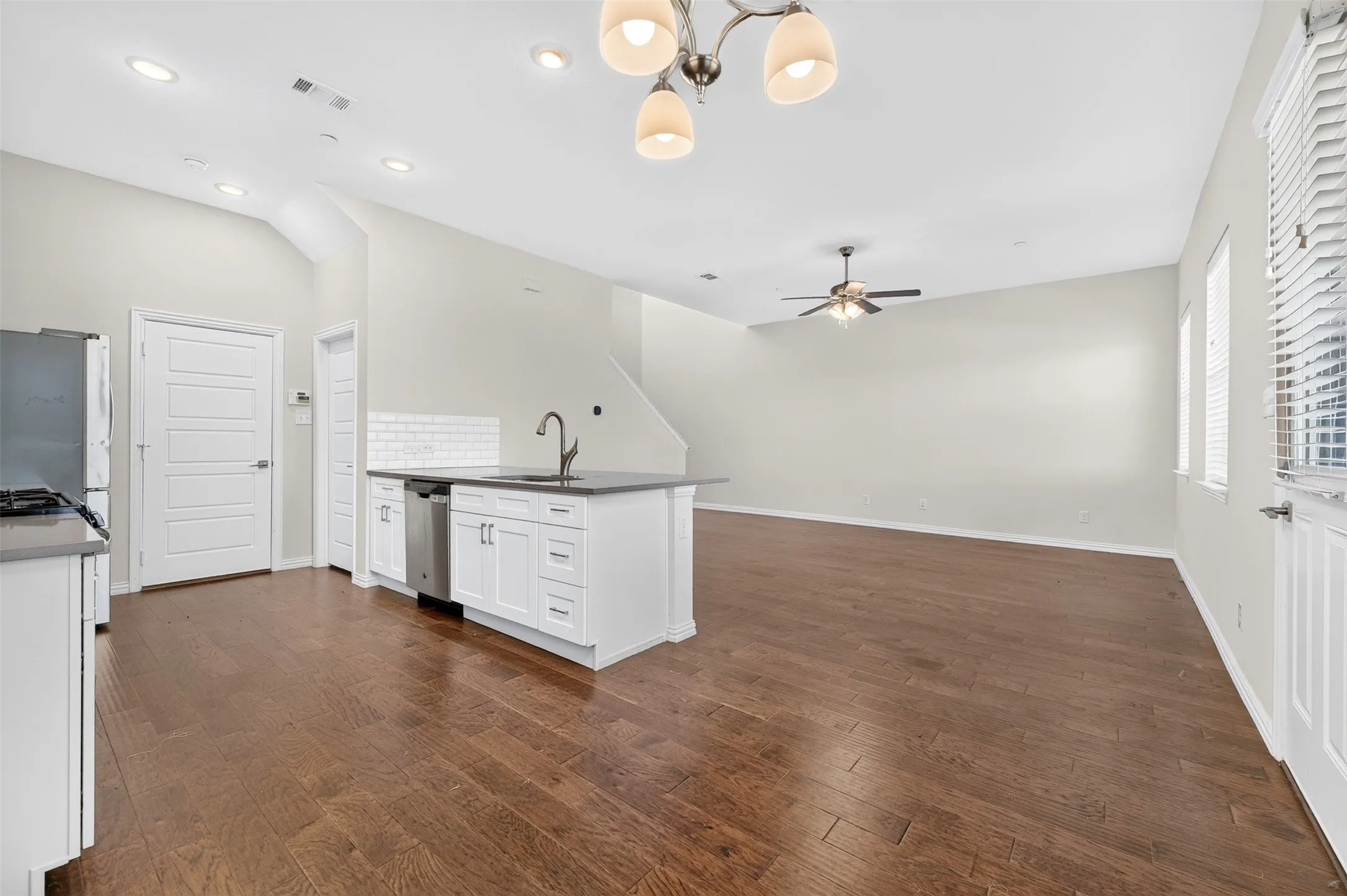 Condominium For Rent in Dallas County , 4354 Hebron Street, Irving, Texas 75061, 3 Bedroom, 3 Bathroom, 2 Garage spaces, 1,883 Sqft, built in 2020, mls#21319871, Real Estate Agent in Irving, Homes For Rent in Dallas county, Homes For Rent in Irving, Realtor in Irving Texas, Real Estate Brokerage Independent Realty Texas, Luminita Cordes Realtor