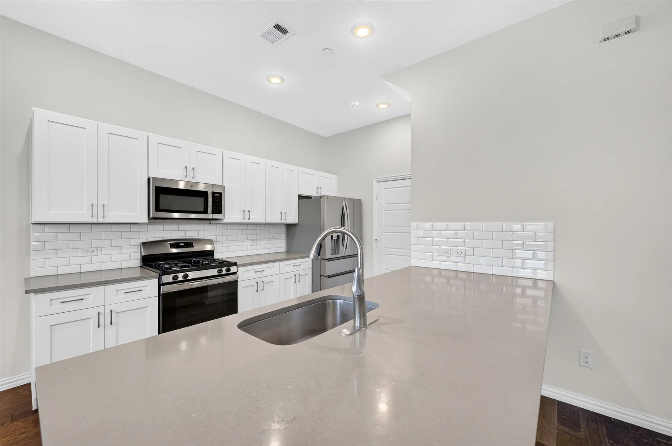 Condominium For Rent in Dallas County , 4354 Hebron Street, Irving, Texas 75061, 3 Bedroom, 3 Bathroom, 2 Garage spaces, 1,883 Sqft, built in 2020, mls#21319871, Real Estate Agent in Irving, Homes For Rent in Dallas county, Homes For Rent in Irving, Realtor in Irving Texas, Real Estate Brokerage Independent Realty Texas, Luminita Cordes Realtor