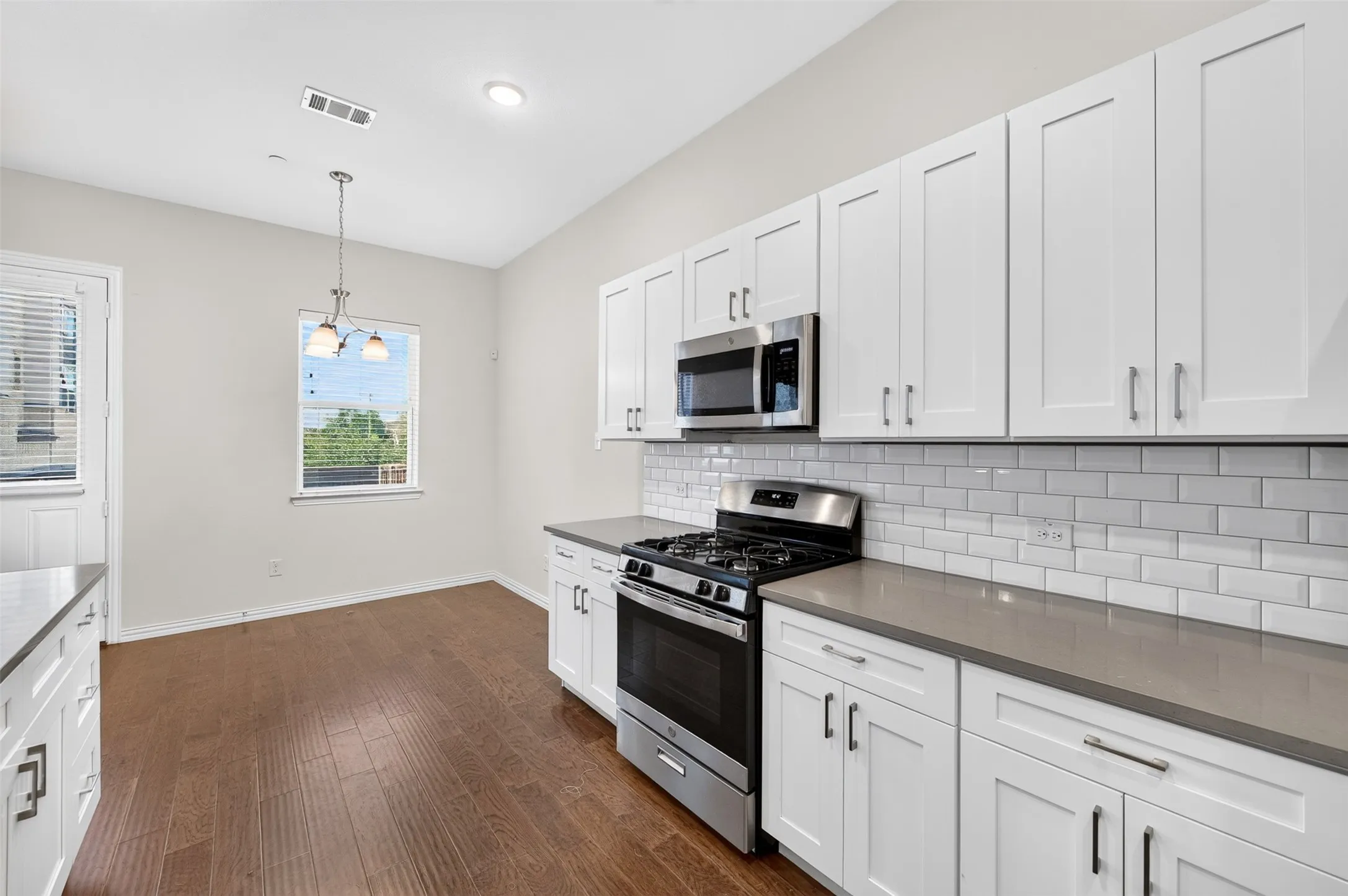 Condominium For Rent in Dallas County , 4354 Hebron Street, Irving, Texas 75061, 3 Bedroom, 3 Bathroom, 2 Garage spaces, 1,883 Sqft, built in 2020, mls#21319871, Real Estate Agent in Irving, Homes For Rent in Dallas county, Homes For Rent in Irving, Realtor in Irving Texas, Real Estate Brokerage Independent Realty Texas, Luminita Cordes Realtor