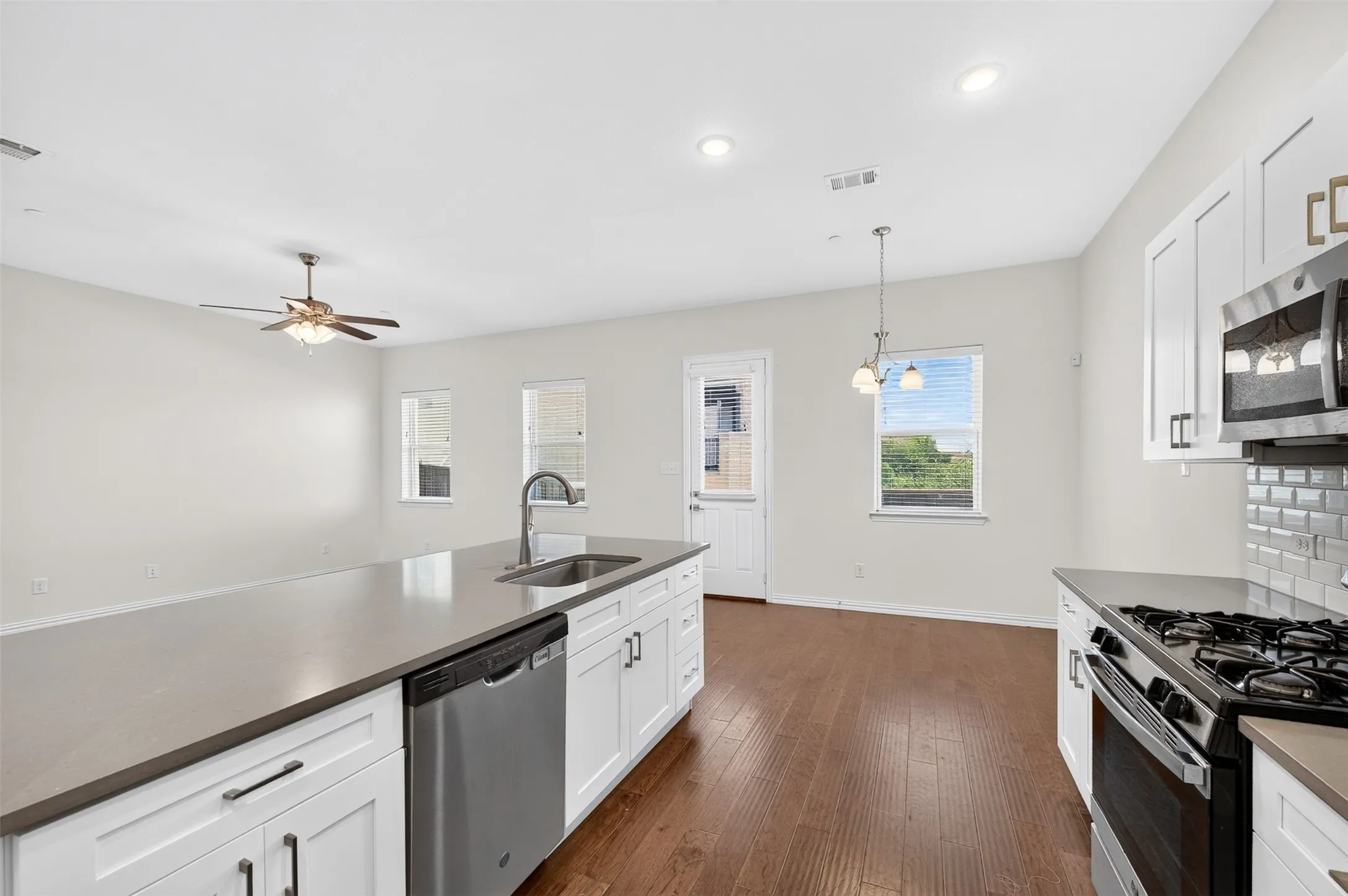Condominium For Rent in Dallas County , 4354 Hebron Street, Irving, Texas 75061, 3 Bedroom, 3 Bathroom, 2 Garage spaces, 1,883 Sqft, built in 2020, mls#21319871, Real Estate Agent in Irving, Homes For Rent in Dallas county, Homes For Rent in Irving, Realtor in Irving Texas, Real Estate Brokerage Independent Realty Texas, Luminita Cordes Realtor