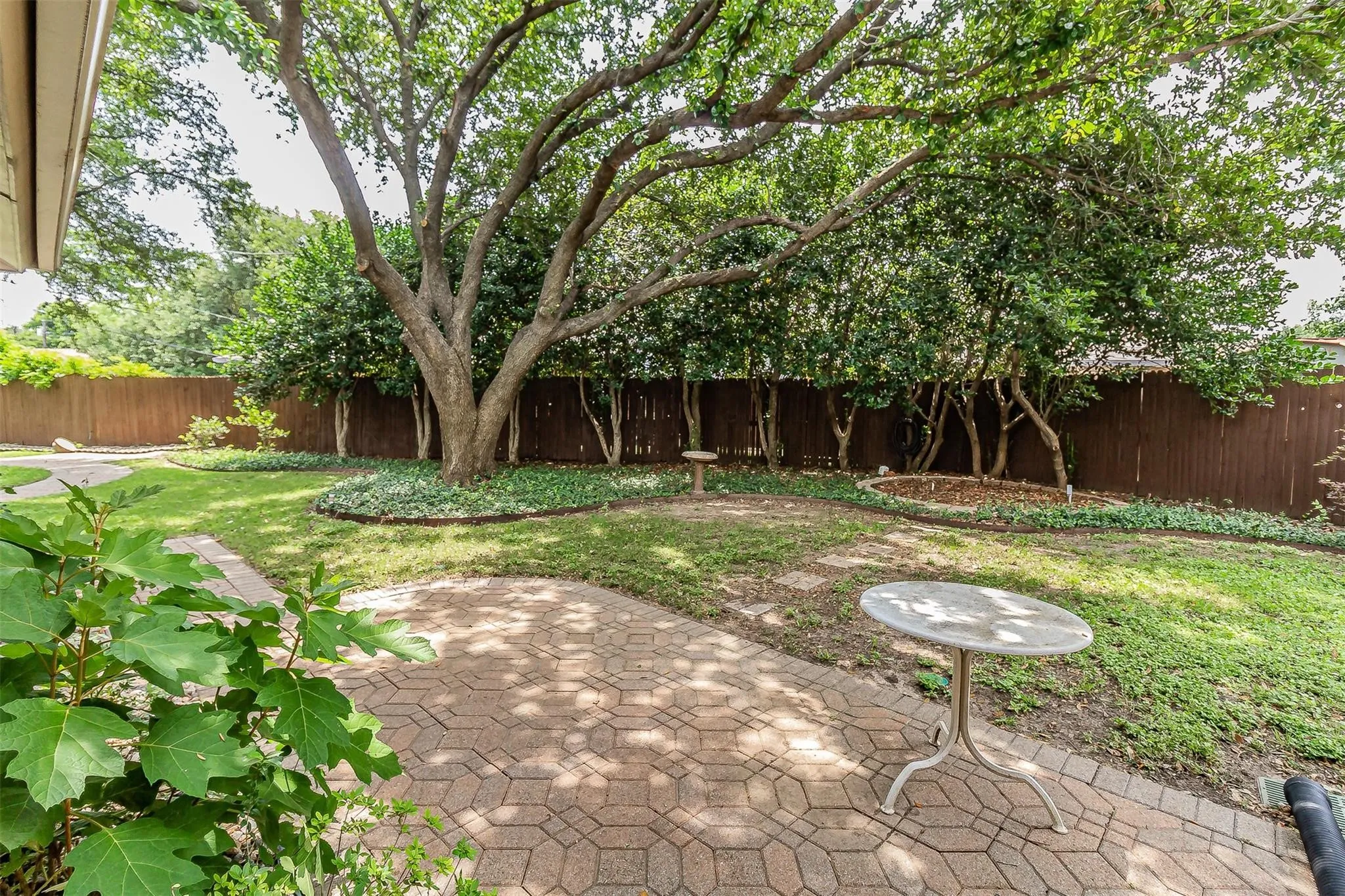 Single Family Residence For Sale in Dallas County , 2604 Twinpost Court, Irving, Texas 75062, 4 Bedroom, 2 Bathroom, 2 Garage spaces, 2,159 Sqft, built in 1973, mls#21320151, Real Estate Agent in Irving, Homes For Sale in Dallas county, Homes For Sale in Irving, Realtor in Irving Texas, Real Estate Brokerage Independent Realty Texas, Luminita Cordes Realtor