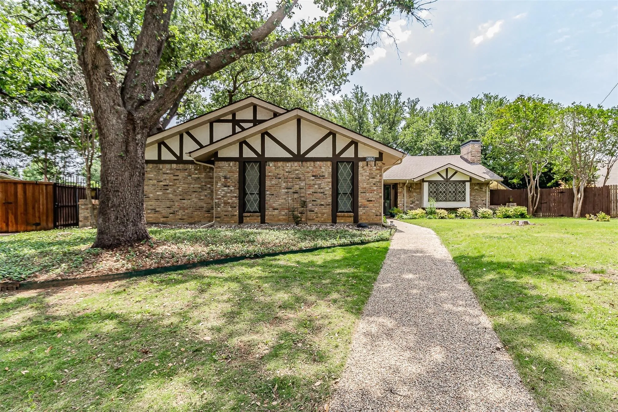 Single Family Residence For Sale in Dallas County , 2604 Twinpost Court, Irving, Texas 75062, 4 Bedroom, 2 Bathroom, 2 Garage spaces, 2,159 Sqft, built in 1973, mls#21320151, Real Estate Agent in Irving, Homes For Sale in Dallas county, Homes For Sale in Irving, Realtor in Irving Texas, Real Estate Brokerage Independent Realty Texas, Luminita Cordes Realtor