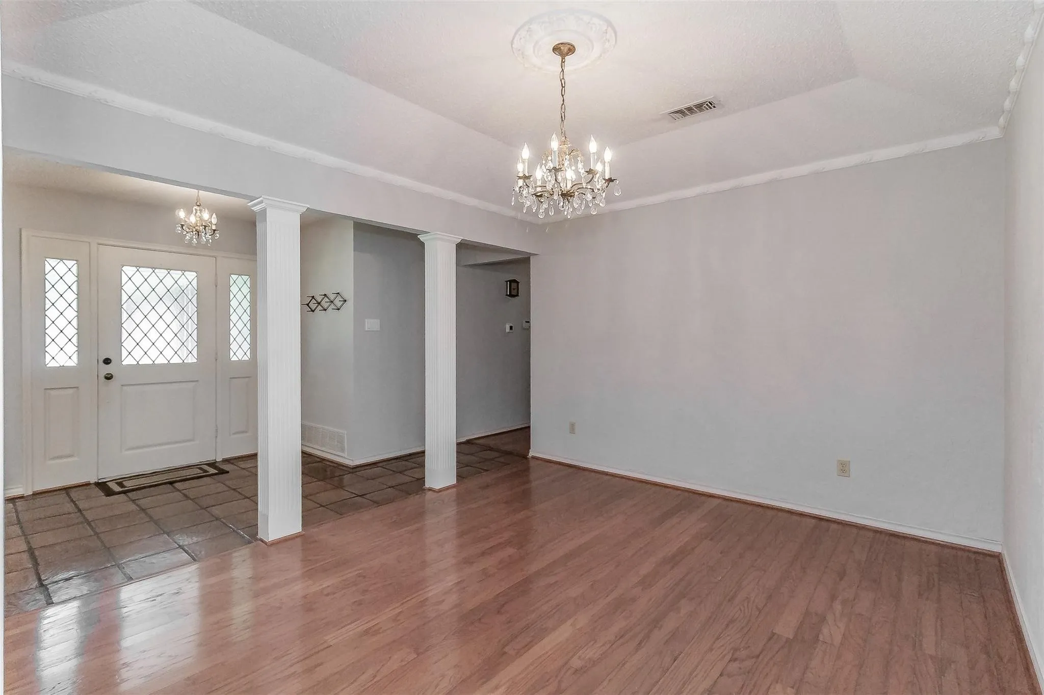Single Family Residence For Sale in Dallas County , 2604 Twinpost Court, Irving, Texas 75062, 4 Bedroom, 2 Bathroom, 2 Garage spaces, 2,159 Sqft, built in 1973, mls#21320151, Real Estate Agent in Irving, Homes For Sale in Dallas county, Homes For Sale in Irving, Realtor in Irving Texas, Real Estate Brokerage Independent Realty Texas, Luminita Cordes Realtor