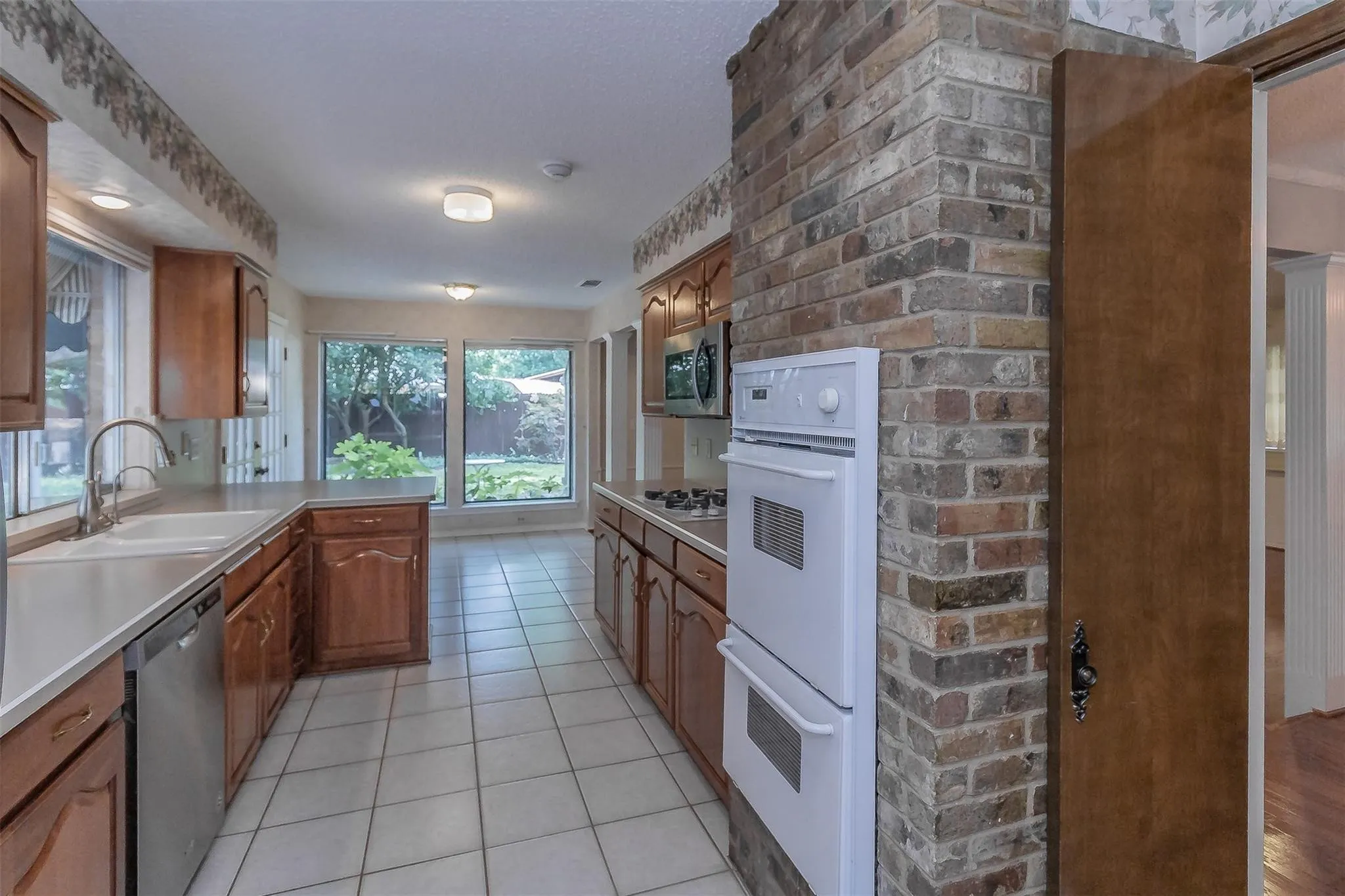 Single Family Residence For Sale in Dallas County , 2604 Twinpost Court, Irving, Texas 75062, 4 Bedroom, 2 Bathroom, 2 Garage spaces, 2,159 Sqft, built in 1973, mls#21320151, Real Estate Agent in Irving, Homes For Sale in Dallas county, Homes For Sale in Irving, Realtor in Irving Texas, Real Estate Brokerage Independent Realty Texas, Luminita Cordes Realtor