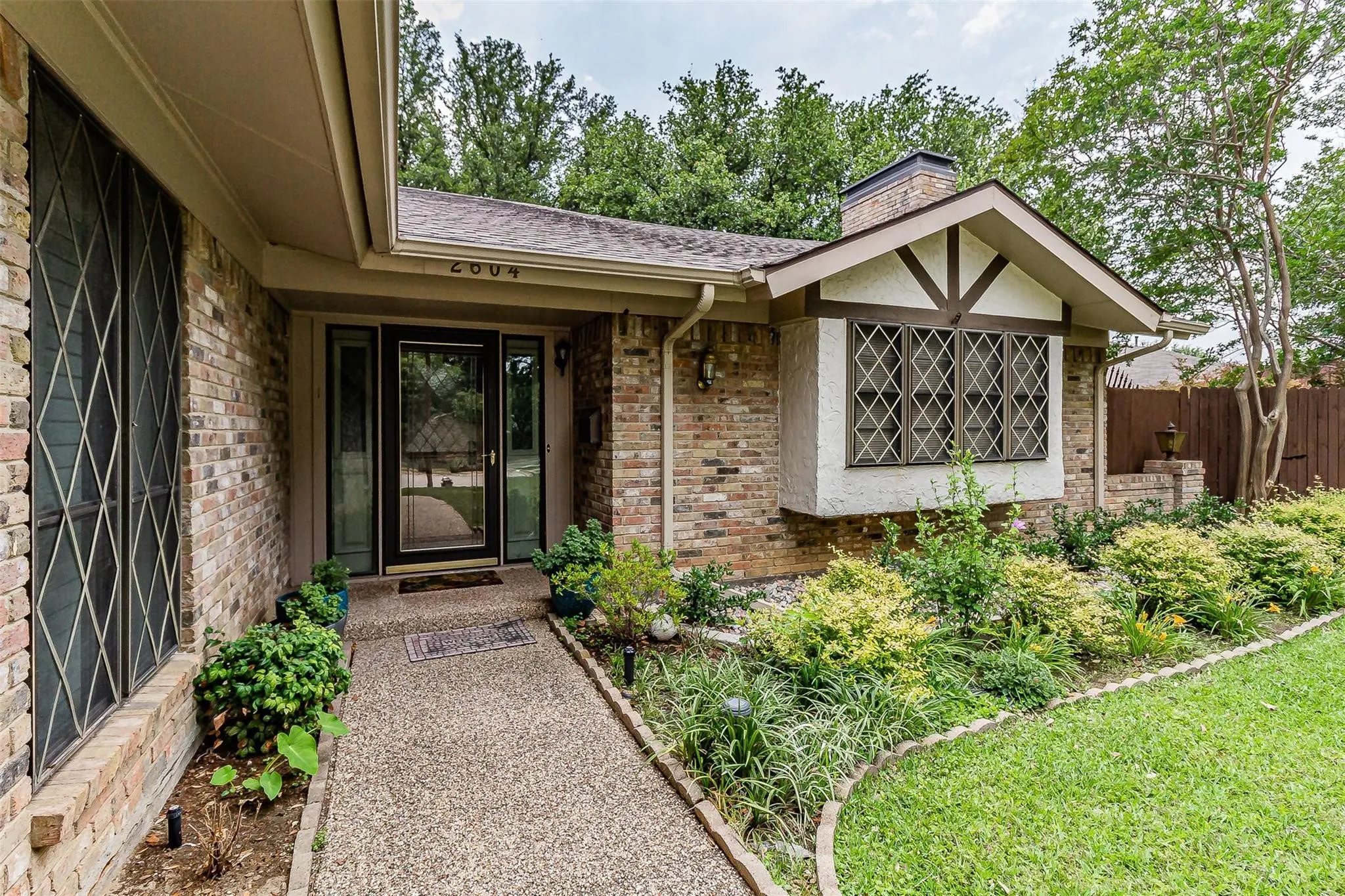 Single Family Residence For Sale in Dallas County , 2604 Twinpost Court, Irving, Texas 75062, 4 Bedroom, 2 Bathroom, 2 Garage spaces, 2,159 Sqft, built in 1973, mls#21320151, Real Estate Agent in Irving, Homes For Sale in Dallas county, Homes For Sale in Irving, Realtor in Irving Texas, Real Estate Brokerage Independent Realty Texas, Luminita Cordes Realtor