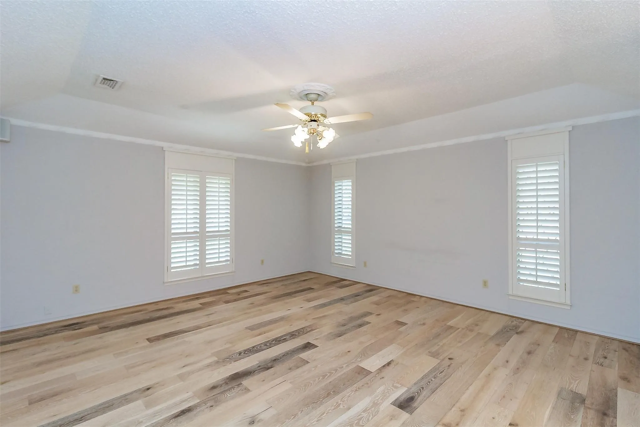 Single Family Residence For Sale in Dallas County , 2604 Twinpost Court, Irving, Texas 75062, 4 Bedroom, 2 Bathroom, 2 Garage spaces, 2,159 Sqft, built in 1973, mls#21320151, Real Estate Agent in Irving, Homes For Sale in Dallas county, Homes For Sale in Irving, Realtor in Irving Texas, Real Estate Brokerage Independent Realty Texas, Luminita Cordes Realtor