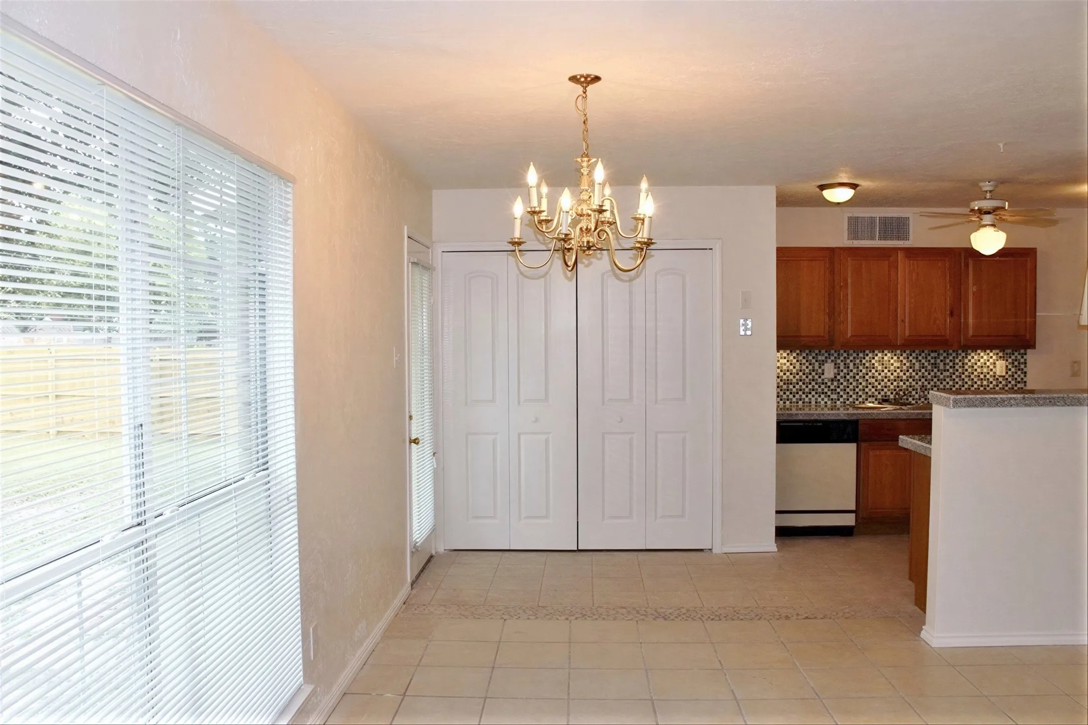 Single Family Residence For Rent in Dallas County , 1533 Santa Fe Trail, Grand Prairie, Texas 75052, 3 Bedroom, 2 Bathroom, 2 Garage spaces, 1,449 Sqft, built in 1978, mls#21320154, Real Estate Agent in Grand Prairie, Homes For Rent in Dallas county, Homes For Rent in Grand Prairie, Realtor in Grand Prairie Texas, Real Estate Brokerage Independent Realty Texas, Luminita Cordes Realtor