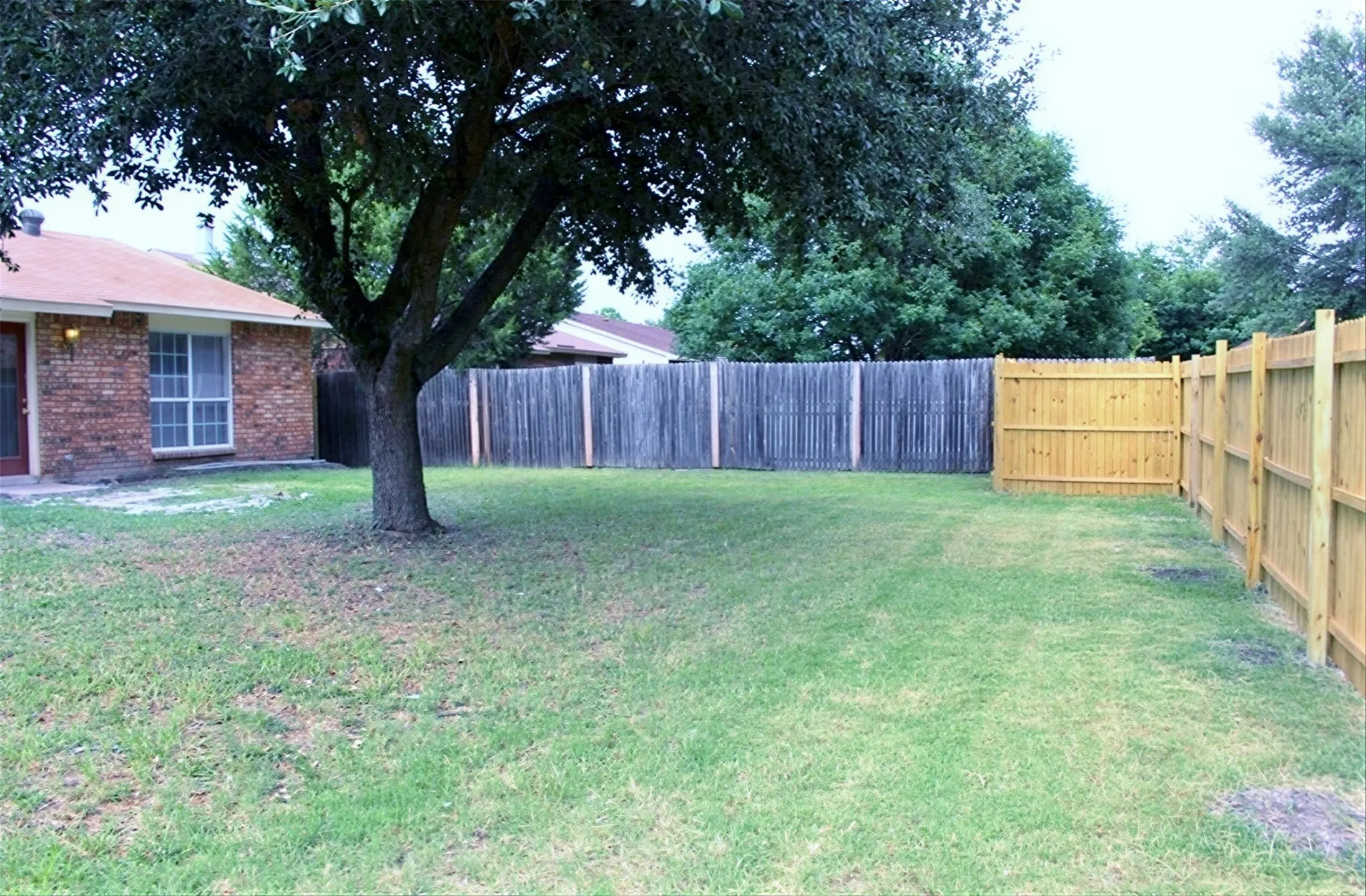 Single Family Residence For Rent in Dallas County , 1533 Santa Fe Trail, Grand Prairie, Texas 75052, 3 Bedroom, 2 Bathroom, 2 Garage spaces, 1,449 Sqft, built in 1978, mls#21320154, Real Estate Agent in Grand Prairie, Homes For Rent in Dallas county, Homes For Rent in Grand Prairie, Realtor in Grand Prairie Texas, Real Estate Brokerage Independent Realty Texas, Luminita Cordes Realtor