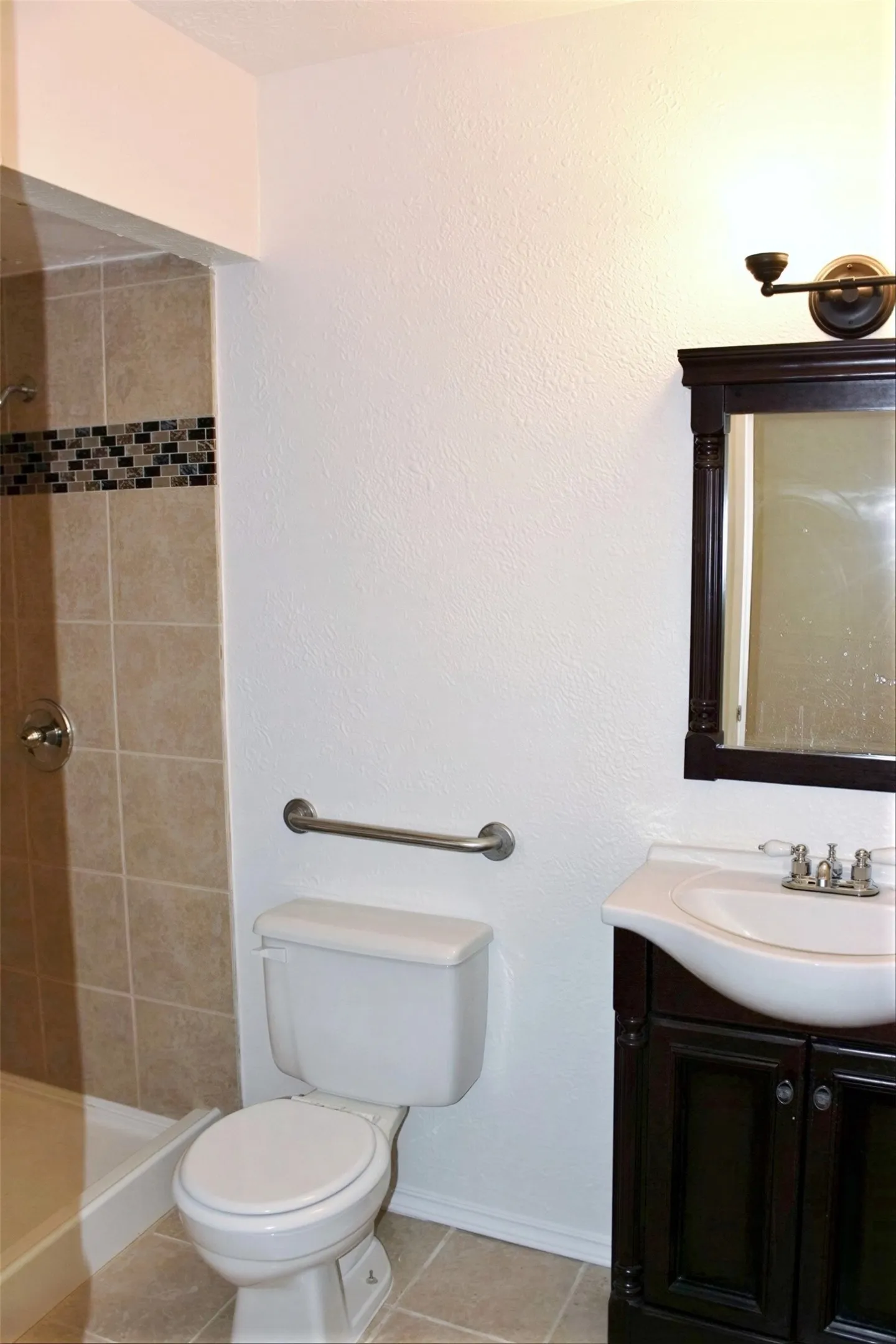 Single Family Residence For Rent in Dallas County , 1533 Santa Fe Trail, Grand Prairie, Texas 75052, 3 Bedroom, 2 Bathroom, 2 Garage spaces, 1,449 Sqft, built in 1978, mls#21320154, Real Estate Agent in Grand Prairie, Homes For Rent in Dallas county, Homes For Rent in Grand Prairie, Realtor in Grand Prairie Texas, Real Estate Brokerage Independent Realty Texas, Luminita Cordes Realtor
