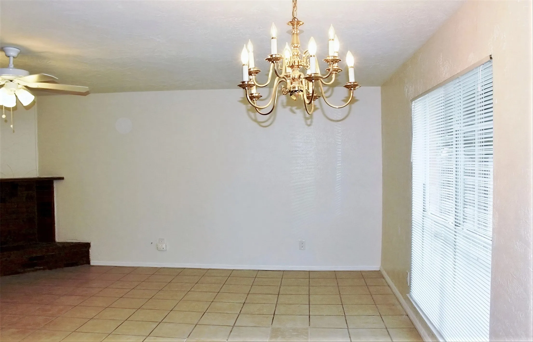Single Family Residence For Rent in Dallas County , 1533 Santa Fe Trail, Grand Prairie, Texas 75052, 3 Bedroom, 2 Bathroom, 2 Garage spaces, 1,449 Sqft, built in 1978, mls#21320154, Real Estate Agent in Grand Prairie, Homes For Rent in Dallas county, Homes For Rent in Grand Prairie, Realtor in Grand Prairie Texas, Real Estate Brokerage Independent Realty Texas, Luminita Cordes Realtor