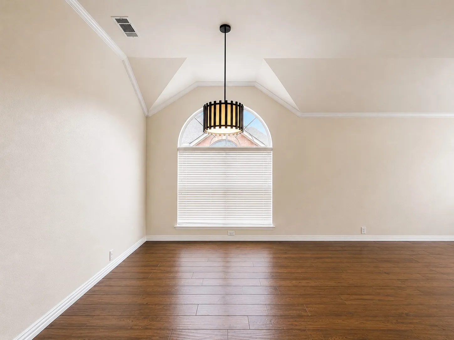Single Family Residence For Rent in Collin County , 6701 Candlecreek Lane, Plano, Texas 75024, 4 Bedroom, 2 Bathroom, 2 Garage spaces, 2,030 Sqft, built in 1996, mls#21319883, Real Estate Agent in Plano, Homes For Rent in Collin county, Homes For Rent in Plano, Realtor in Plano Texas, Real Estate Brokerage Independent Realty Texas, Luminita Cordes Realtor