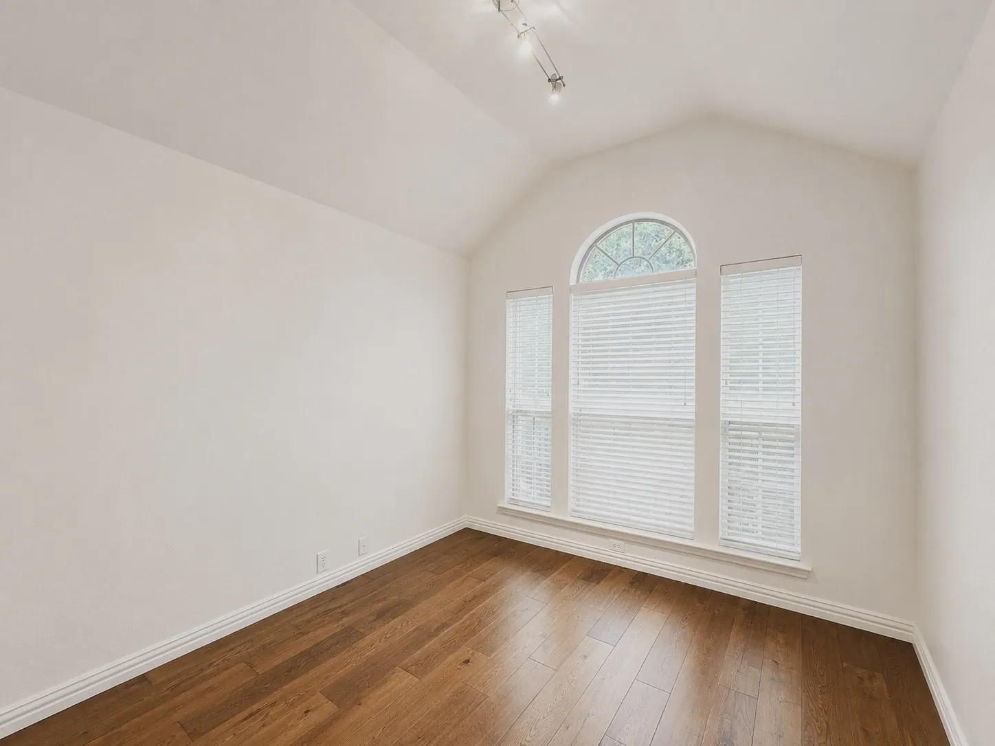 Single Family Residence For Rent in Collin County , 6701 Candlecreek Lane, Plano, Texas 75024, 4 Bedroom, 2 Bathroom, 2 Garage spaces, 2,030 Sqft, built in 1996, mls#21319883, Real Estate Agent in Plano, Homes For Rent in Collin county, Homes For Rent in Plano, Realtor in Plano Texas, Real Estate Brokerage Independent Realty Texas, Luminita Cordes Realtor