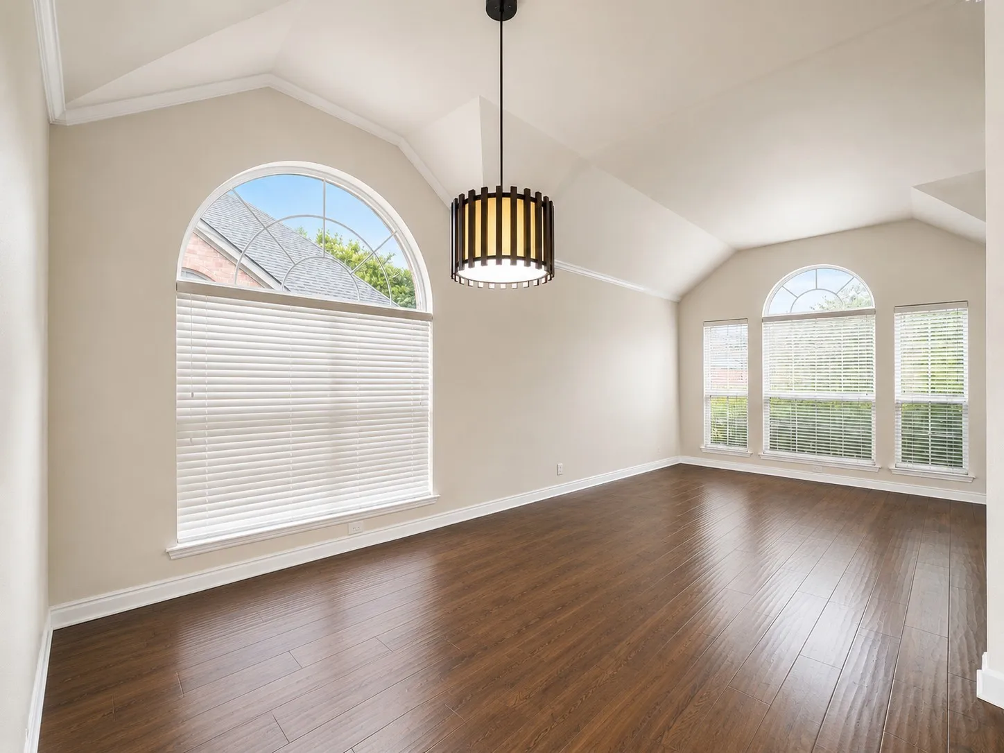 Single Family Residence For Rent in Collin County , 6701 Candlecreek Lane, Plano, Texas 75024, 4 Bedroom, 2 Bathroom, 2 Garage spaces, 2,030 Sqft, built in 1996, mls#21319883, Real Estate Agent in Plano, Homes For Rent in Collin county, Homes For Rent in Plano, Realtor in Plano Texas, Real Estate Brokerage Independent Realty Texas, Luminita Cordes Realtor