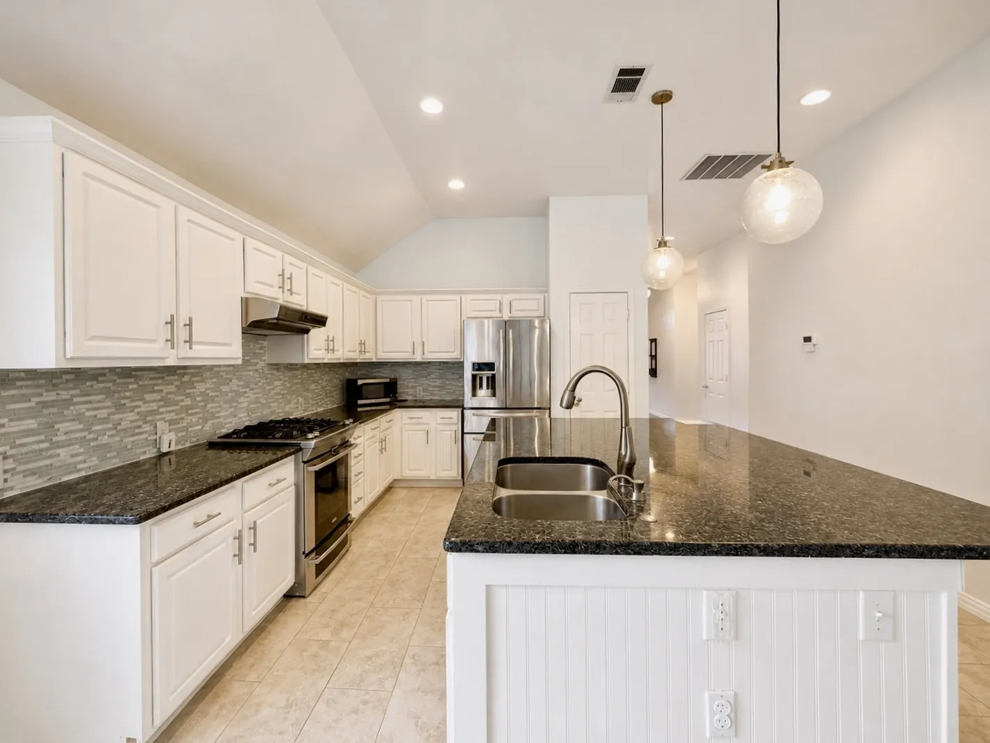 Single Family Residence For Rent in Collin County , 6701 Candlecreek Lane, Plano, Texas 75024, 4 Bedroom, 2 Bathroom, 2 Garage spaces, 2,030 Sqft, built in 1996, mls#21319883, Real Estate Agent in Plano, Homes For Rent in Collin county, Homes For Rent in Plano, Realtor in Plano Texas, Real Estate Brokerage Independent Realty Texas, Luminita Cordes Realtor
