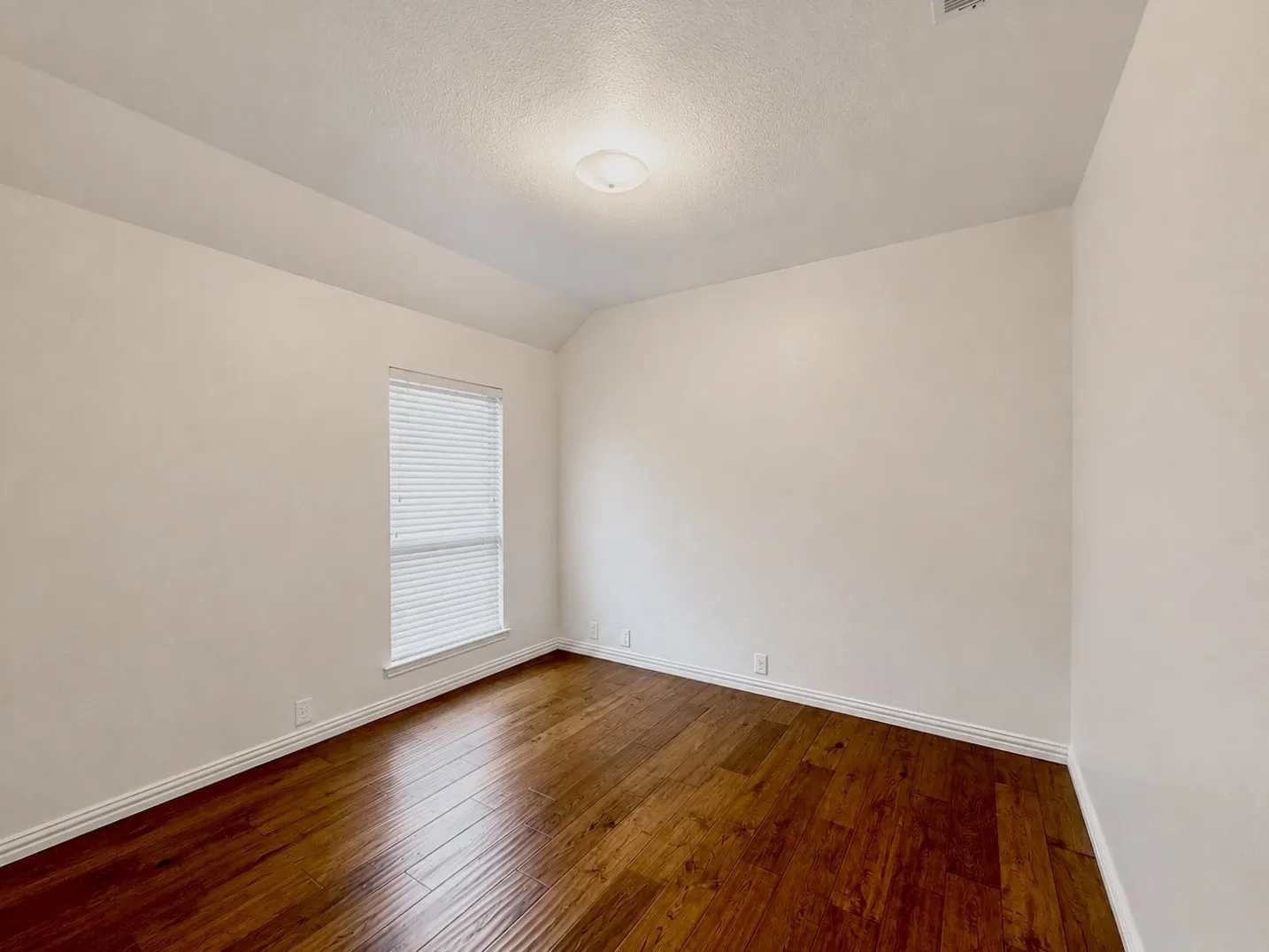 Single Family Residence For Rent in Collin County , 6701 Candlecreek Lane, Plano, Texas 75024, 4 Bedroom, 2 Bathroom, 2 Garage spaces, 2,030 Sqft, built in 1996, mls#21319883, Real Estate Agent in Plano, Homes For Rent in Collin county, Homes For Rent in Plano, Realtor in Plano Texas, Real Estate Brokerage Independent Realty Texas, Luminita Cordes Realtor