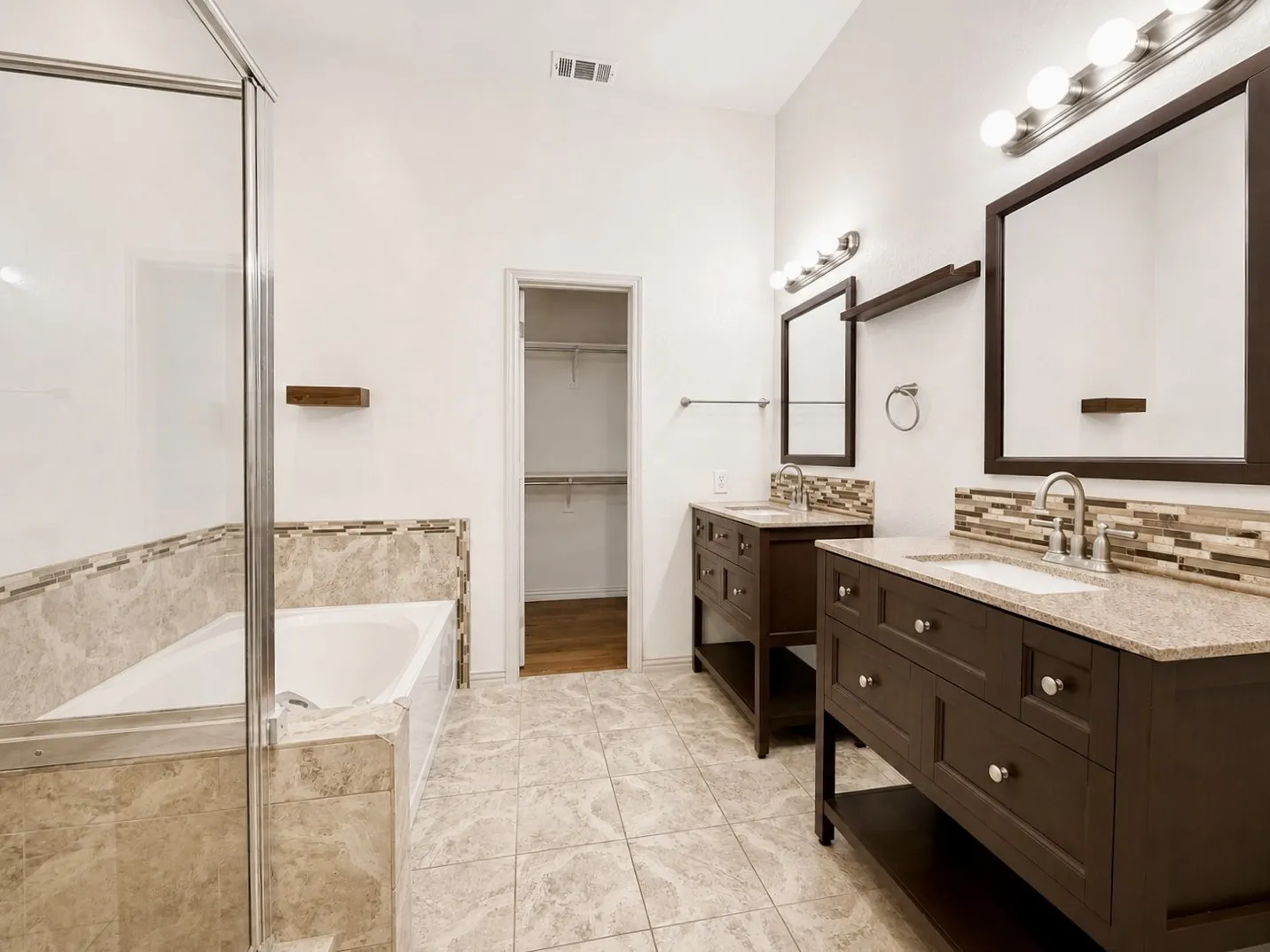 Single Family Residence For Rent in Collin County , 6701 Candlecreek Lane, Plano, Texas 75024, 4 Bedroom, 2 Bathroom, 2 Garage spaces, 2,030 Sqft, built in 1996, mls#21319883, Real Estate Agent in Plano, Homes For Rent in Collin county, Homes For Rent in Plano, Realtor in Plano Texas, Real Estate Brokerage Independent Realty Texas, Luminita Cordes Realtor