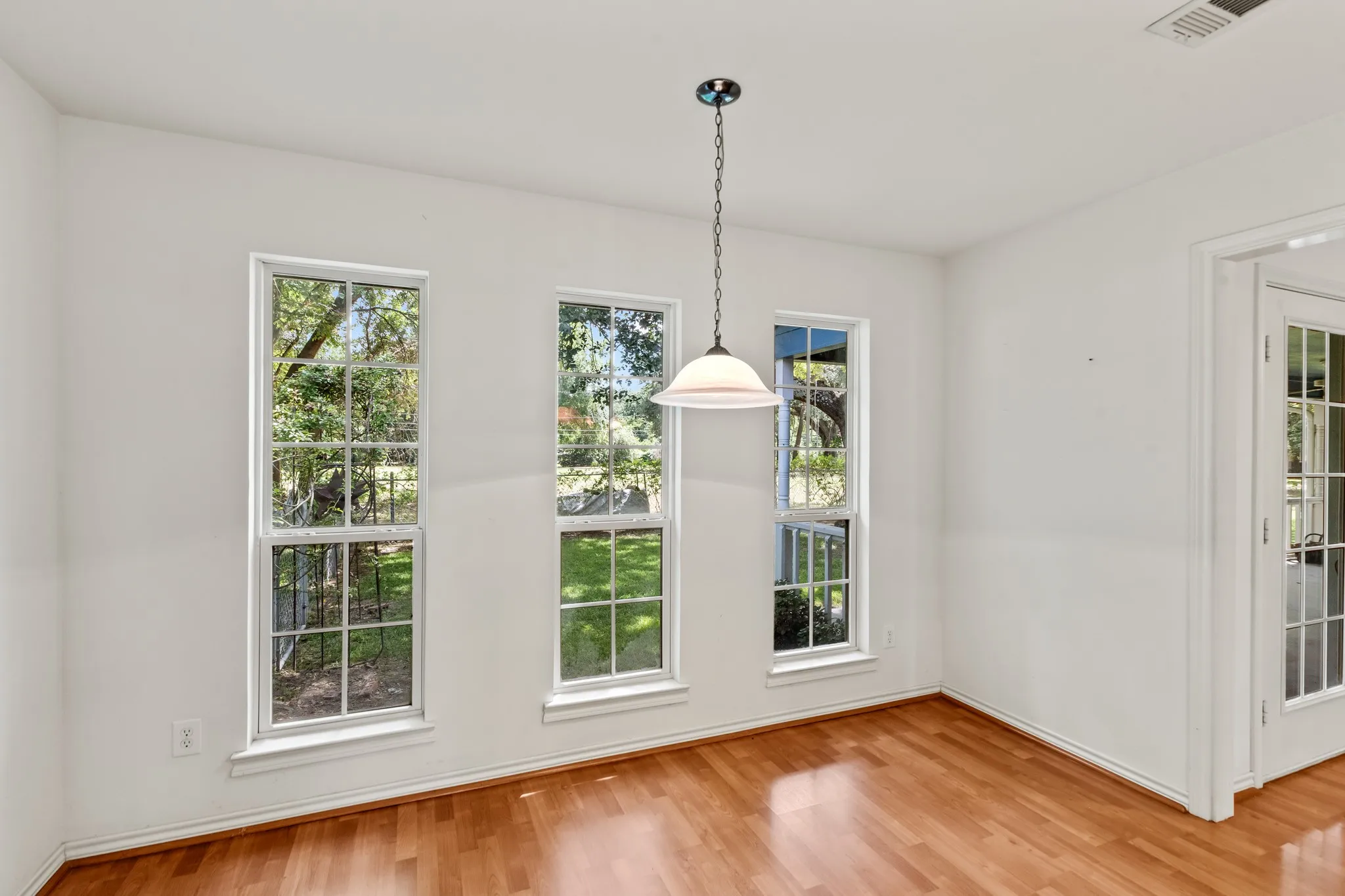 Spacious breakfast nook.