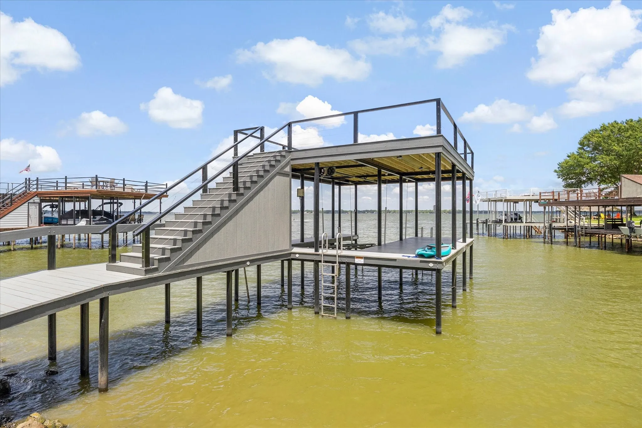 Single Family Residence For Sale in Henderson County , 524 Sampan Drive, Tool, Texas 75143, 2 Bedroom, 2 Bathroom, 2 Garage spaces, 1,643 Sqft, built in 1984, mls#21320186, Real Estate Agent in Tool, Homes For Sale in Henderson county, Homes For Sale in Tool, Realtor in Tool Texas, Real Estate Brokerage Independent Realty Texas, Luminita Cordes Realtor