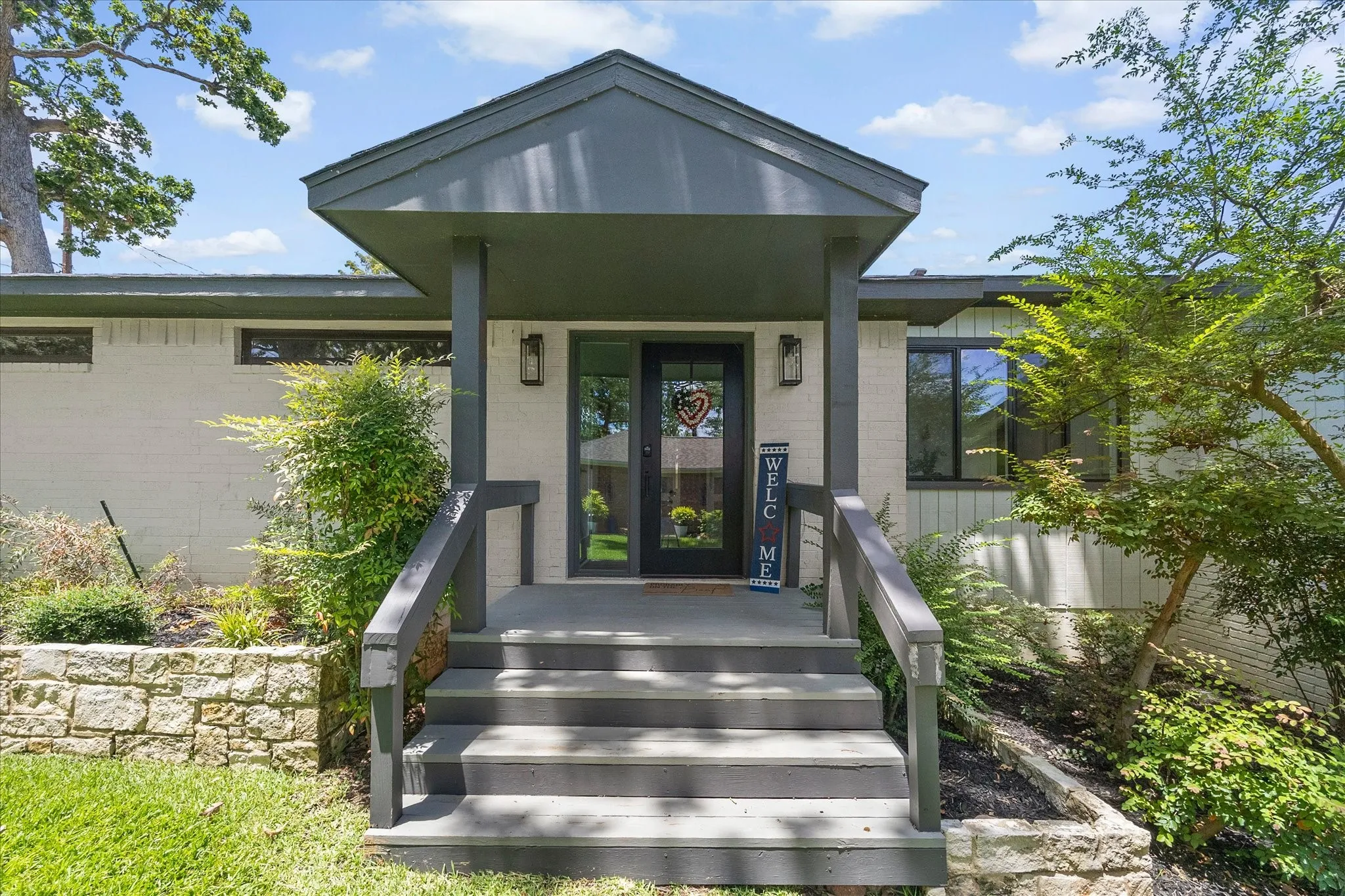 Single Family Residence For Sale in Henderson County , 524 Sampan Drive, Tool, Texas 75143, 2 Bedroom, 2 Bathroom, 2 Garage spaces, 1,643 Sqft, built in 1984, mls#21320186, Real Estate Agent in Tool, Homes For Sale in Henderson county, Homes For Sale in Tool, Realtor in Tool Texas, Real Estate Brokerage Independent Realty Texas, Luminita Cordes Realtor