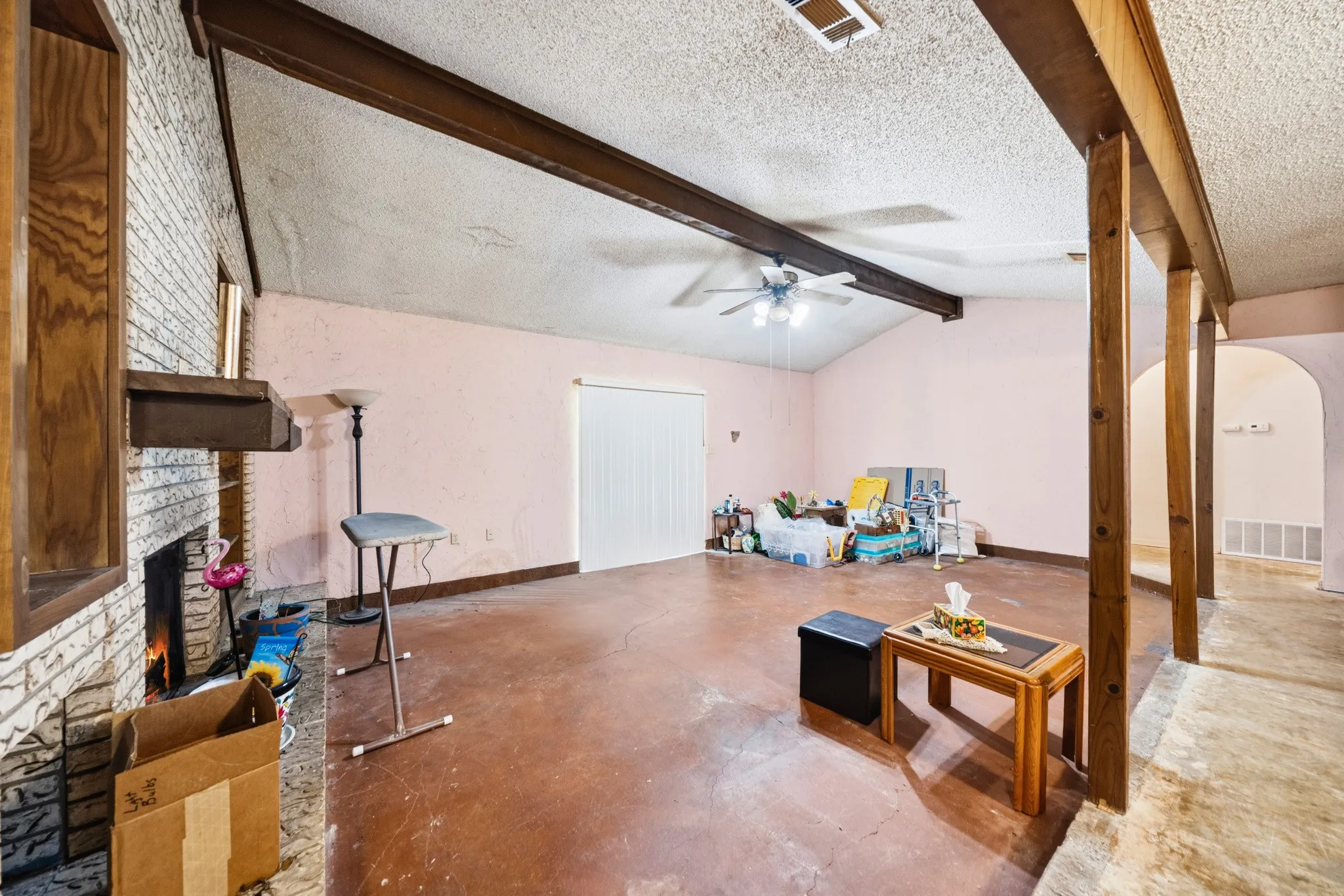 Single Family Residence For Sale in Mc Lennan County , 195 Amy Joy Drive, China Spring, Texas 76633, 3 Bedroom, 2 Bathroom, 2 Garage spaces, 1,766 Sqft, built in 1977, mls#21320034, Real Estate Agent in China Spring, Homes For Sale in Mc Lennan county, Homes For Sale in China Spring, Realtor in China Spring Texas, Real Estate Brokerage Independent Realty Texas, Luminita Cordes Realtor