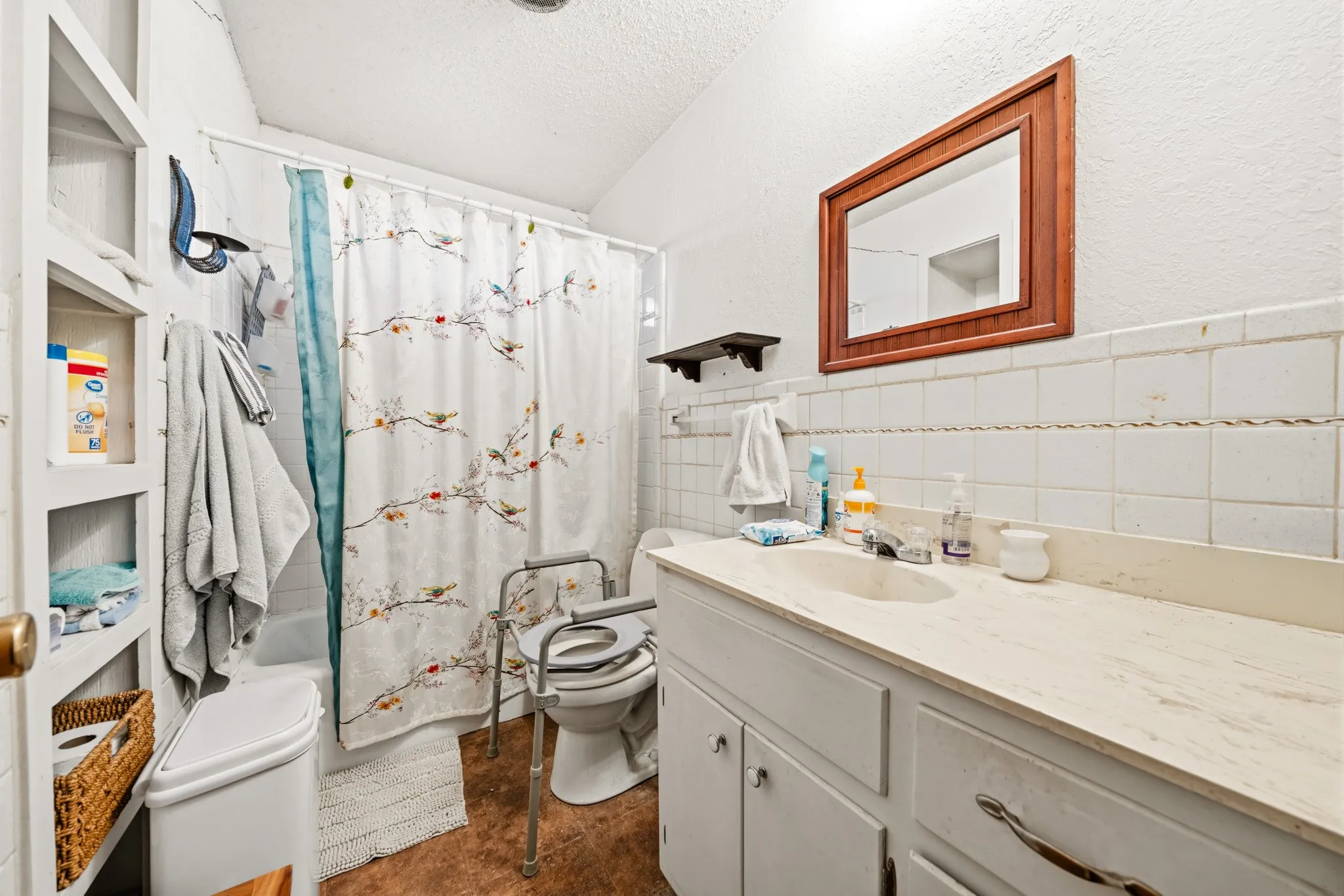 Single Family Residence For Sale in Mc Lennan County , 195 Amy Joy Drive, China Spring, Texas 76633, 3 Bedroom, 2 Bathroom, 2 Garage spaces, 1,766 Sqft, built in 1977, mls#21320034, Real Estate Agent in China Spring, Homes For Sale in Mc Lennan county, Homes For Sale in China Spring, Realtor in China Spring Texas, Real Estate Brokerage Independent Realty Texas, Luminita Cordes Realtor