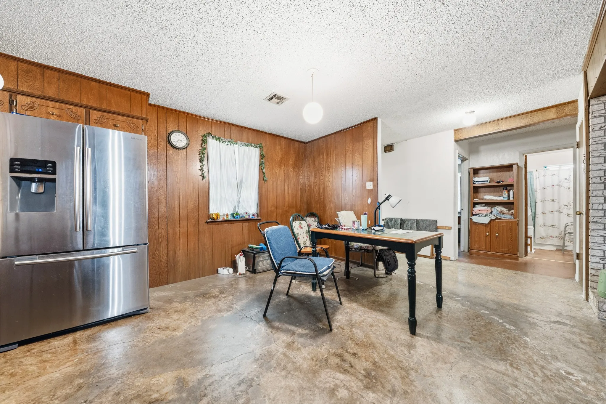 Single Family Residence For Sale in Mc Lennan County , 195 Amy Joy Drive, China Spring, Texas 76633, 3 Bedroom, 2 Bathroom, 2 Garage spaces, 1,766 Sqft, built in 1977, mls#21320034, Real Estate Agent in China Spring, Homes For Sale in Mc Lennan county, Homes For Sale in China Spring, Realtor in China Spring Texas, Real Estate Brokerage Independent Realty Texas, Luminita Cordes Realtor
