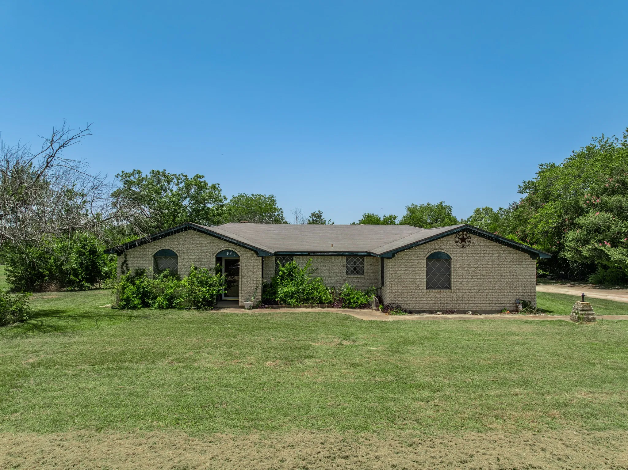 Single Family Residence For Sale in Mc Lennan County , 195 Amy Joy Drive, China Spring, Texas 76633, 3 Bedroom, 2 Bathroom, 2 Garage spaces, 1,766 Sqft, built in 1977, mls#21320034, Real Estate Agent in China Spring, Homes For Sale in Mc Lennan county, Homes For Sale in China Spring, Realtor in China Spring Texas, Real Estate Brokerage Independent Realty Texas, Luminita Cordes Realtor