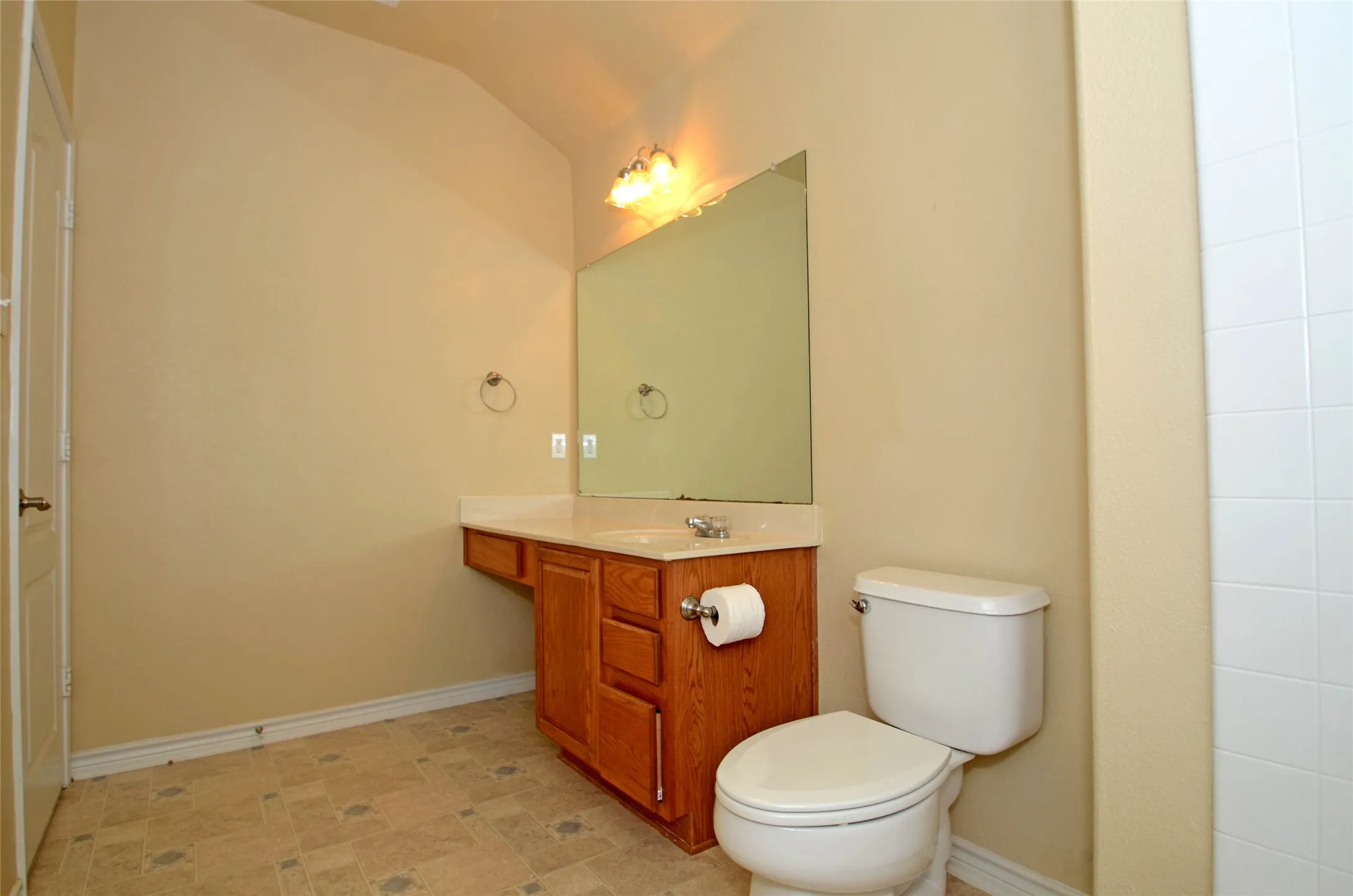 Single Family Residence For Rent in Collin County , 6504 Hickory Hill Drive, Plano, Texas 75074, 3 Bedroom, 3 Bathroom, 2 Garage spaces, 2,631 Sqft, built in 2006, mls#21319934, Real Estate Agent in Plano, Homes For Rent in Collin county, Homes For Rent in Plano, Realtor in Plano Texas, Real Estate Brokerage Independent Realty Texas, Luminita Cordes Realtor
