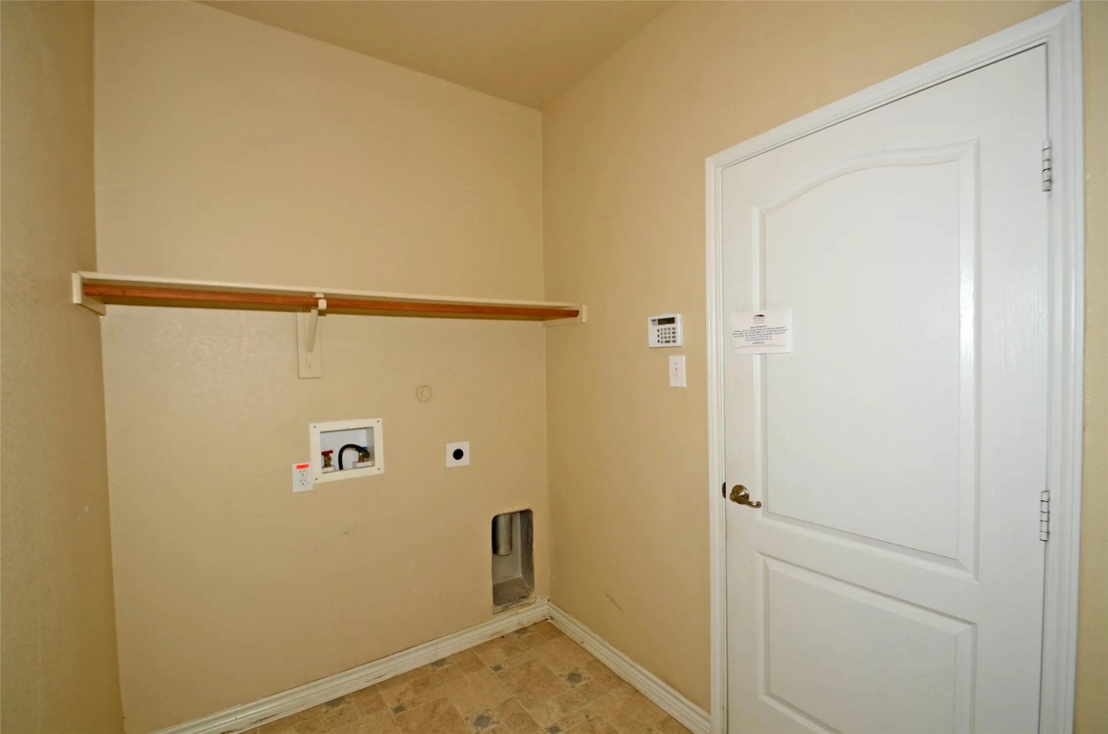 Single Family Residence For Rent in Collin County , 6504 Hickory Hill Drive, Plano, Texas 75074, 3 Bedroom, 3 Bathroom, 2 Garage spaces, 2,631 Sqft, built in 2006, mls#21319934, Real Estate Agent in Plano, Homes For Rent in Collin county, Homes For Rent in Plano, Realtor in Plano Texas, Real Estate Brokerage Independent Realty Texas, Luminita Cordes Realtor