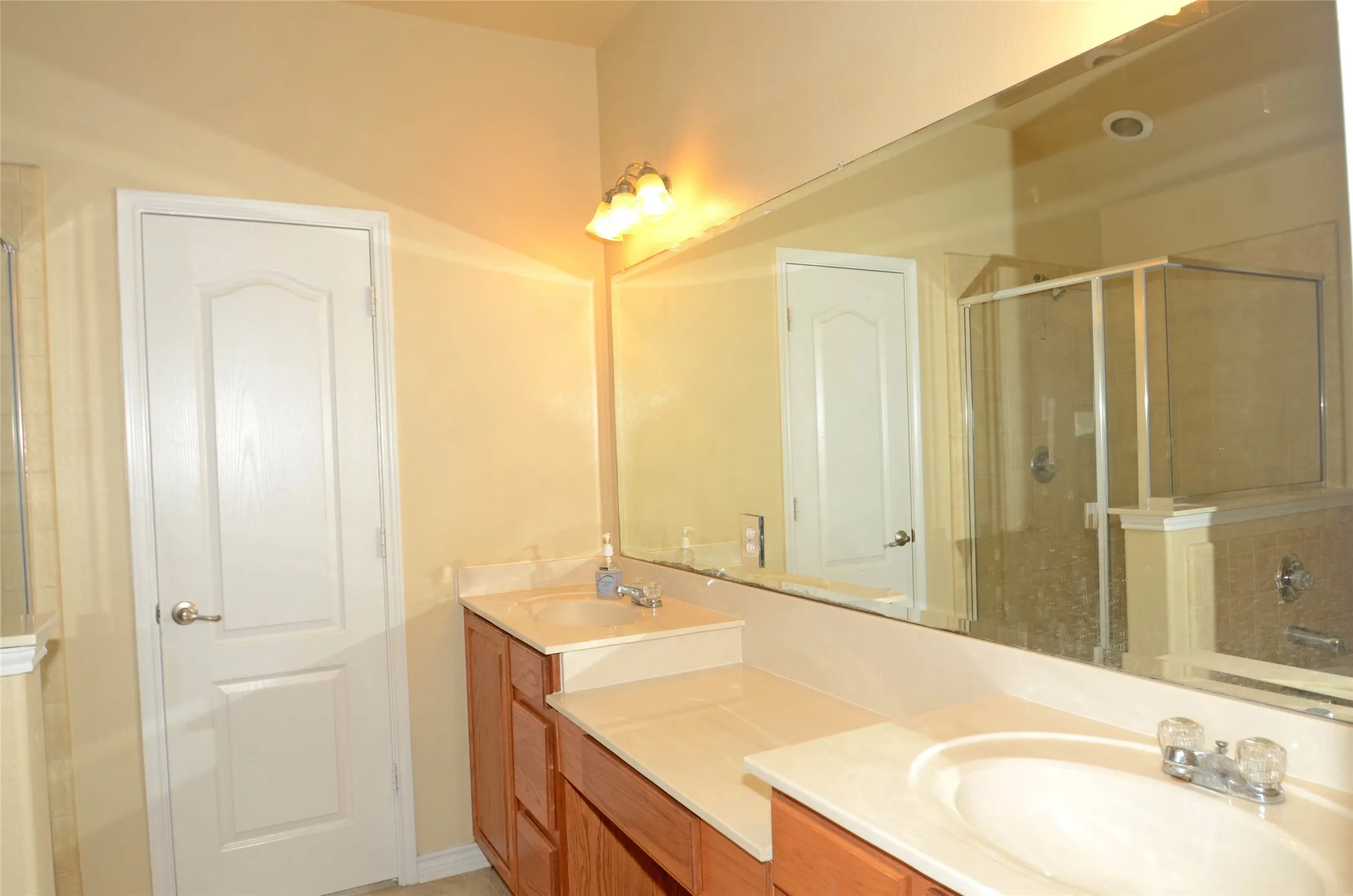 Single Family Residence For Rent in Collin County , 6504 Hickory Hill Drive, Plano, Texas 75074, 3 Bedroom, 3 Bathroom, 2 Garage spaces, 2,631 Sqft, built in 2006, mls#21319934, Real Estate Agent in Plano, Homes For Rent in Collin county, Homes For Rent in Plano, Realtor in Plano Texas, Real Estate Brokerage Independent Realty Texas, Luminita Cordes Realtor