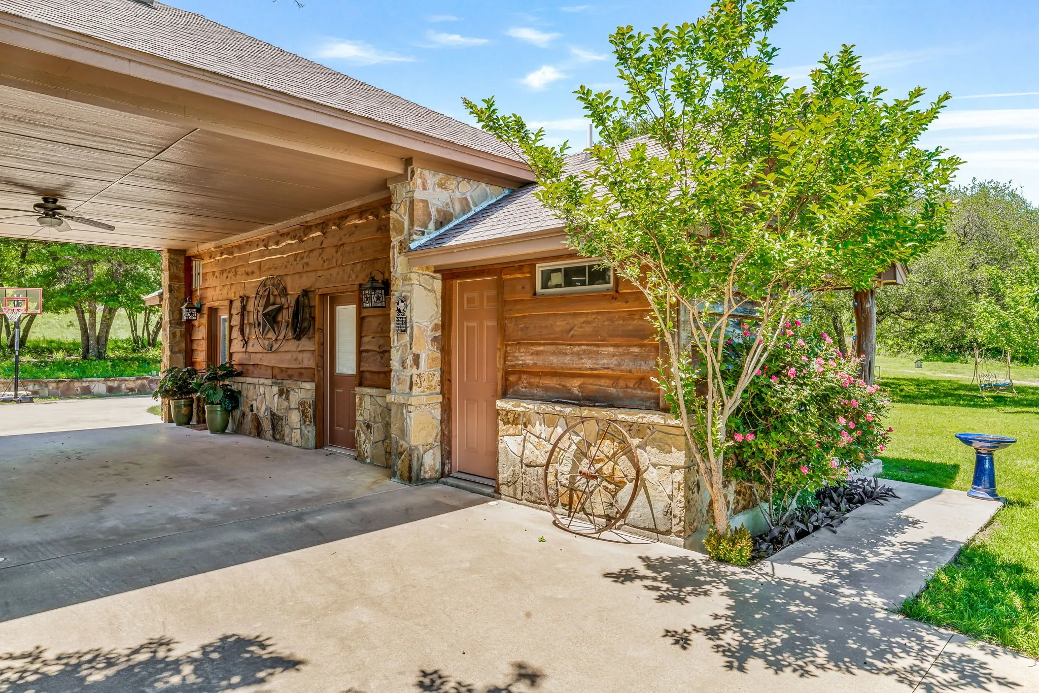 Single Family Residence For Sale in Erath County , 475 Magic Valley, Bluff Dale, Texas 76433, 5 Bedroom, 5 Bathroom, Garage spaces, 4,004 Sqft, built in 2004, mls#21320202, Real Estate Agent in Bluff Dale, Homes For Sale in Erath county, Homes For Sale in Bluff Dale, Realtor in Bluff Dale Texas, Real Estate Brokerage Independent Realty Texas, Luminita Cordes Realtor