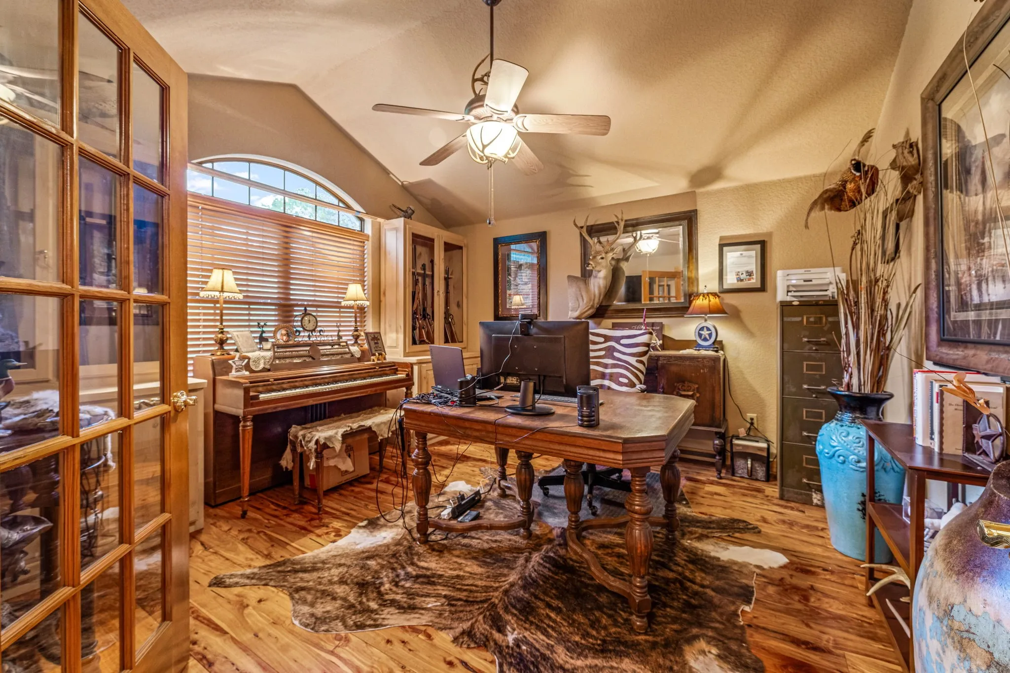 Single Family Residence For Sale in Erath County , 475 Magic Valley, Bluff Dale, Texas 76433, 5 Bedroom, 5 Bathroom, Garage spaces, 4,004 Sqft, built in 2004, mls#21320202, Real Estate Agent in Bluff Dale, Homes For Sale in Erath county, Homes For Sale in Bluff Dale, Realtor in Bluff Dale Texas, Real Estate Brokerage Independent Realty Texas, Luminita Cordes Realtor