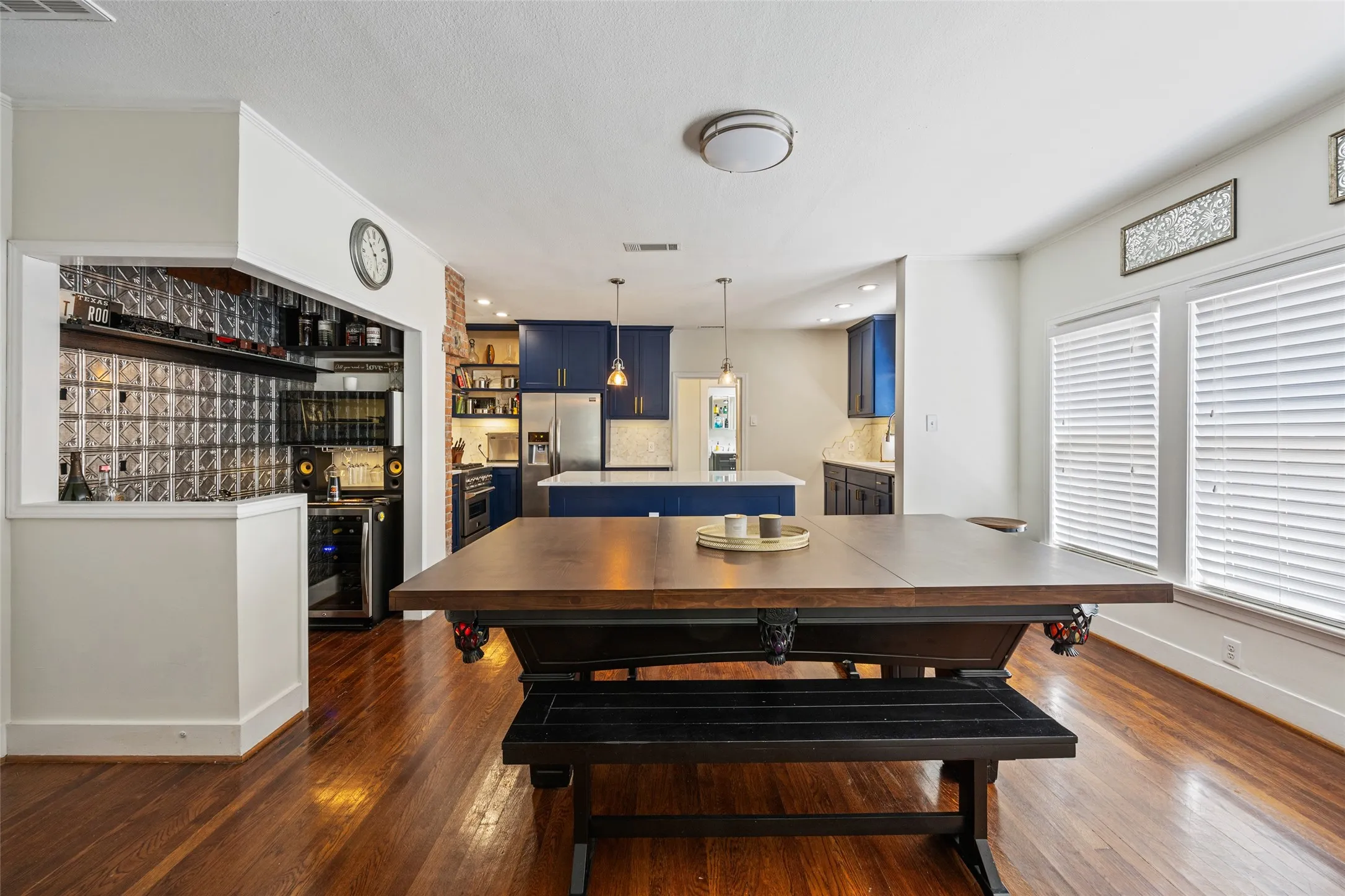 Single Family Residence For Sale in Dallas County , 5207 Mission Avenue, Dallas, Texas 75206, 2 Bedroom, 2 Bathroom, 2 Garage spaces, 1,547 Sqft, built in 1925, Price $829,000, mls#21314419, Real Estate Agent in Dallas, Homes For Sale in Dallas county, Homes For Sale in Dallas, Realtor in Dallas Texas, Real Estate Brokerage Independent Realty Texas, Luminita Cordes Realtor
