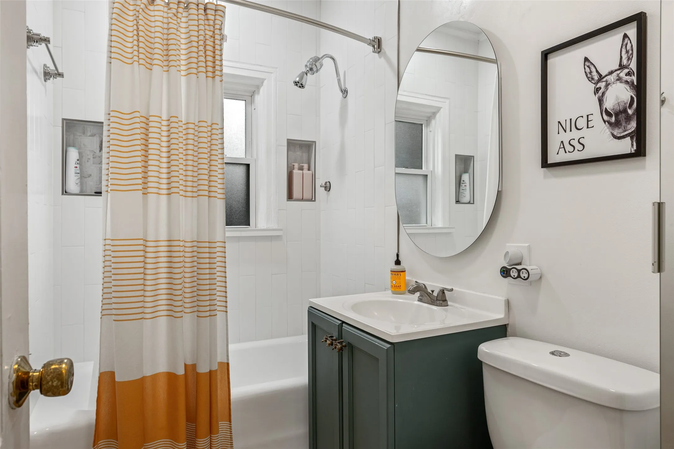 Single Family Residence For Sale in Dallas County , 5207 Mission Avenue, Dallas, Texas 75206, 2 Bedroom, 2 Bathroom, 2 Garage spaces, 1,547 Sqft, built in 1925, Price $829,000, mls#21314419, Real Estate Agent in Dallas, Homes For Sale in Dallas county, Homes For Sale in Dallas, Realtor in Dallas Texas, Real Estate Brokerage Independent Realty Texas, Luminita Cordes Realtor