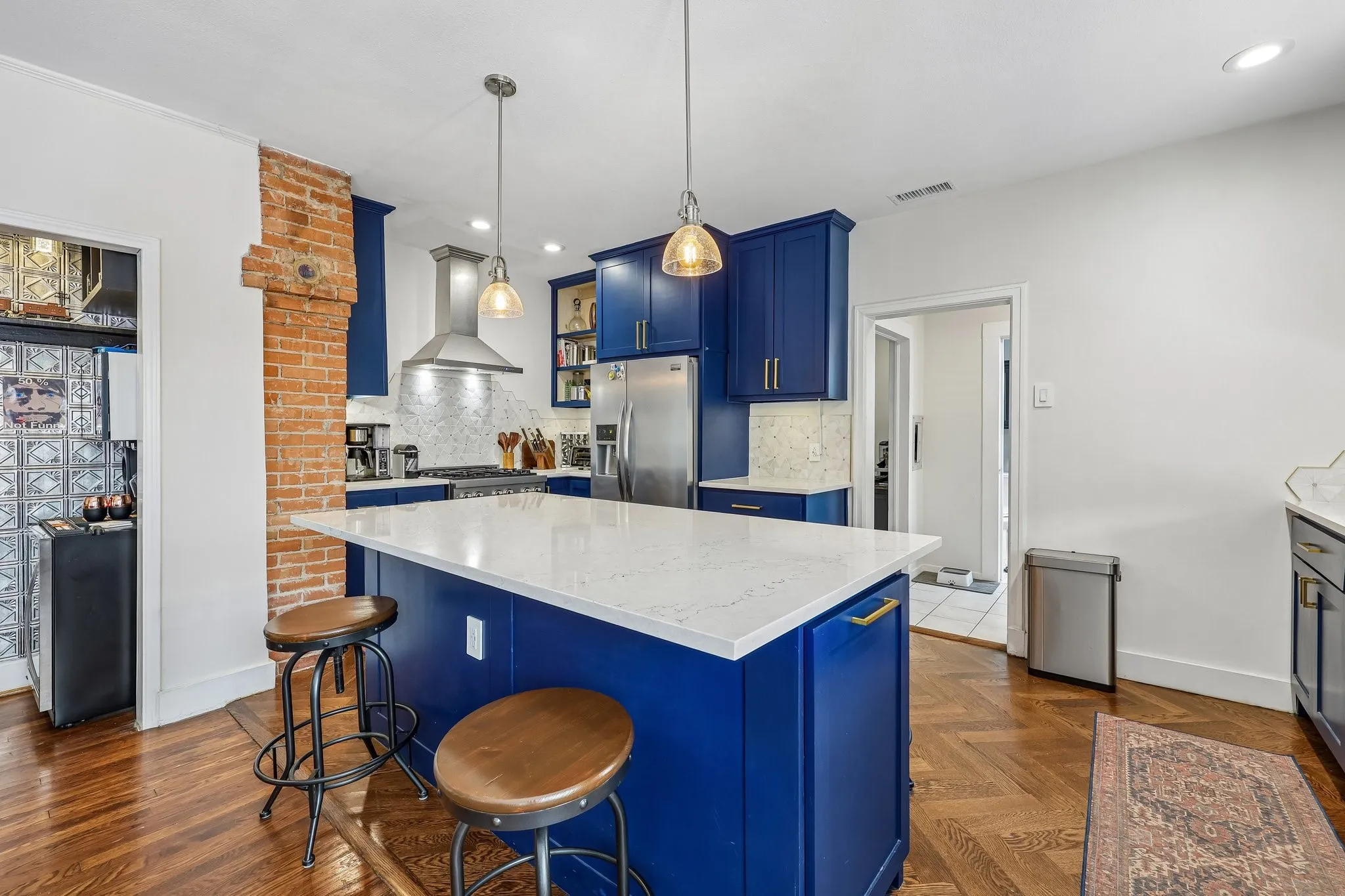 Single Family Residence For Sale in Dallas County , 5207 Mission Avenue, Dallas, Texas 75206, 2 Bedroom, 2 Bathroom, 2 Garage spaces, 1,547 Sqft, built in 1925, Price $829,000, mls#21314419, Real Estate Agent in Dallas, Homes For Sale in Dallas county, Homes For Sale in Dallas, Realtor in Dallas Texas, Real Estate Brokerage Independent Realty Texas, Luminita Cordes Realtor
