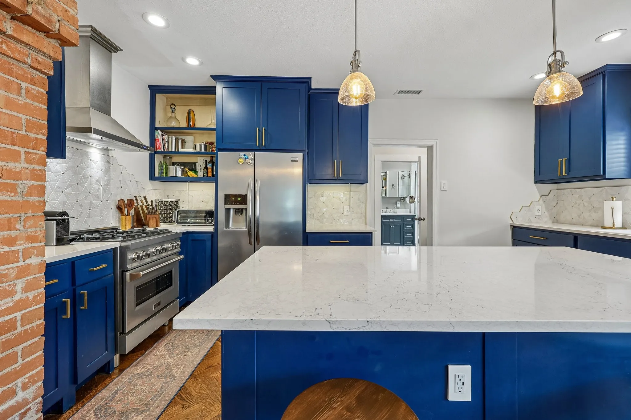 Single Family Residence For Sale in Dallas County , 5207 Mission Avenue, Dallas, Texas 75206, 2 Bedroom, 2 Bathroom, 2 Garage spaces, 1,547 Sqft, built in 1925, Price $829,000, mls#21314419, Real Estate Agent in Dallas, Homes For Sale in Dallas county, Homes For Sale in Dallas, Realtor in Dallas Texas, Real Estate Brokerage Independent Realty Texas, Luminita Cordes Realtor