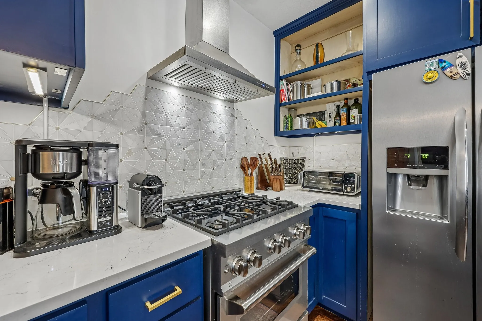 Single Family Residence For Sale in Dallas County , 5207 Mission Avenue, Dallas, Texas 75206, 2 Bedroom, 2 Bathroom, 2 Garage spaces, 1,547 Sqft, built in 1925, Price $829,000, mls#21314419, Real Estate Agent in Dallas, Homes For Sale in Dallas county, Homes For Sale in Dallas, Realtor in Dallas Texas, Real Estate Brokerage Independent Realty Texas, Luminita Cordes Realtor