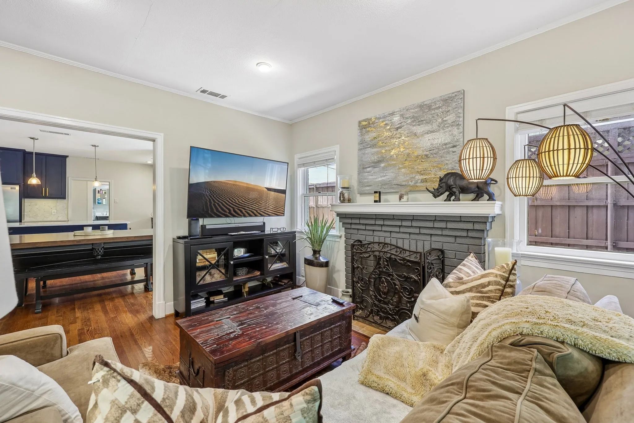 Single Family Residence For Sale in Dallas County , 5207 Mission Avenue, Dallas, Texas 75206, 2 Bedroom, 2 Bathroom, 2 Garage spaces, 1,547 Sqft, built in 1925, Price $829,000, mls#21314419, Real Estate Agent in Dallas, Homes For Sale in Dallas county, Homes For Sale in Dallas, Realtor in Dallas Texas, Real Estate Brokerage Independent Realty Texas, Luminita Cordes Realtor