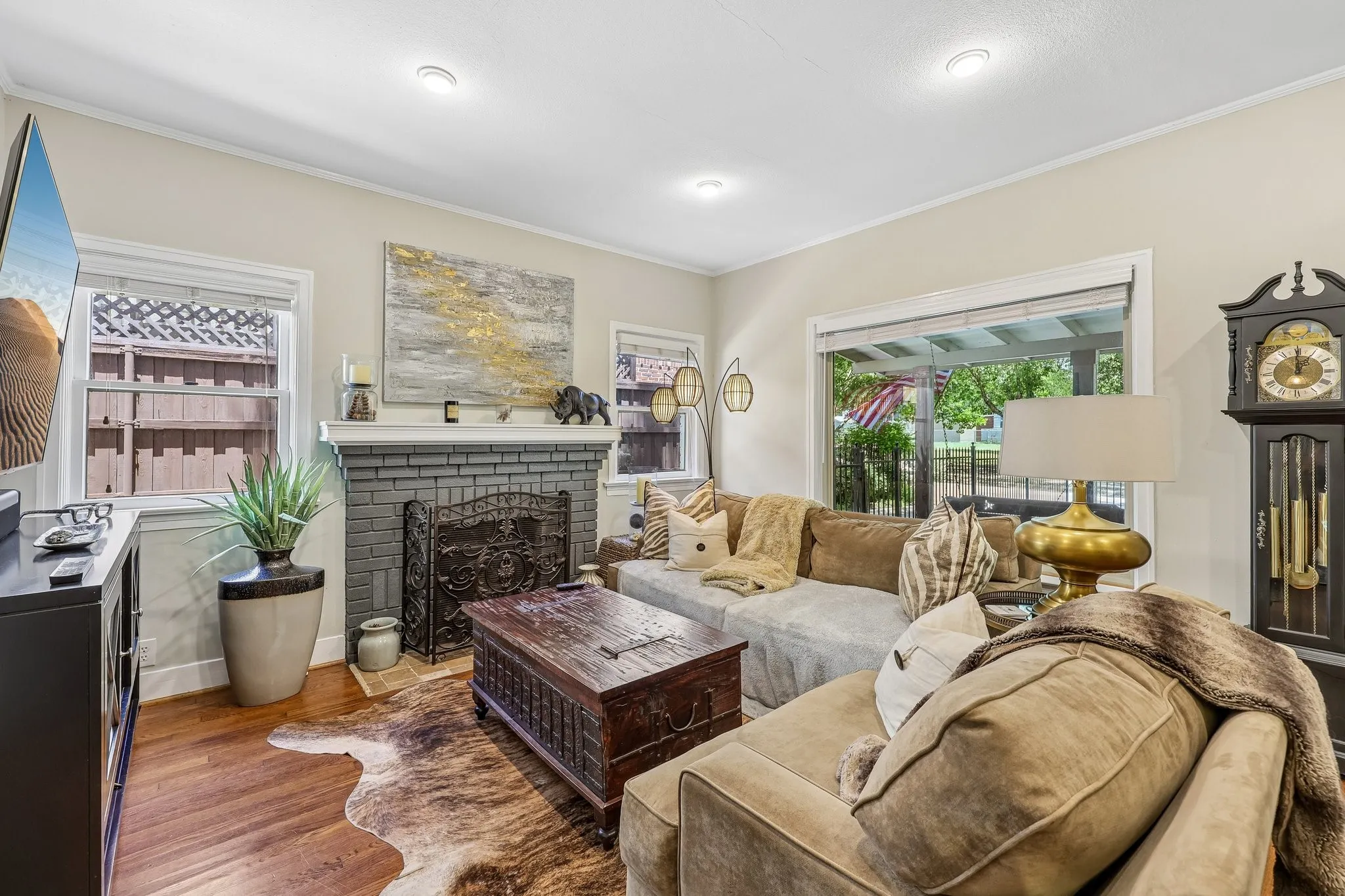 Single Family Residence For Sale in Dallas County , 5207 Mission Avenue, Dallas, Texas 75206, 2 Bedroom, 2 Bathroom, 2 Garage spaces, 1,547 Sqft, built in 1925, Price $829,000, mls#21314419, Real Estate Agent in Dallas, Homes For Sale in Dallas county, Homes For Sale in Dallas, Realtor in Dallas Texas, Real Estate Brokerage Independent Realty Texas, Luminita Cordes Realtor