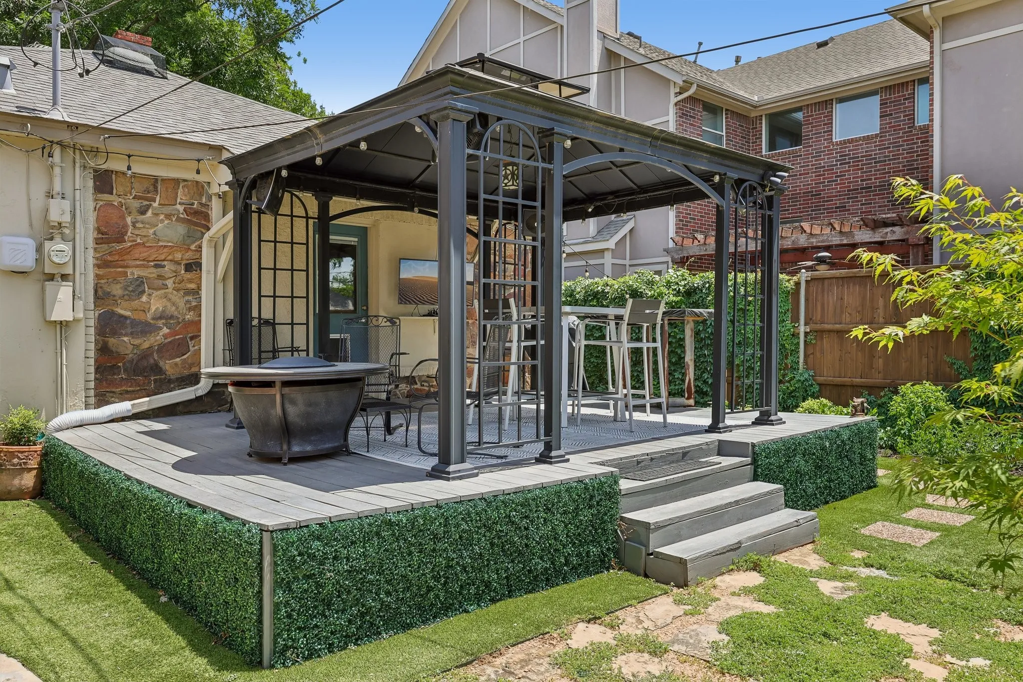 Single Family Residence For Sale in Dallas County , 5207 Mission Avenue, Dallas, Texas 75206, 2 Bedroom, 2 Bathroom, 2 Garage spaces, 1,547 Sqft, built in 1925, Price $829,000, mls#21314419, Real Estate Agent in Dallas, Homes For Sale in Dallas county, Homes For Sale in Dallas, Realtor in Dallas Texas, Real Estate Brokerage Independent Realty Texas, Luminita Cordes Realtor