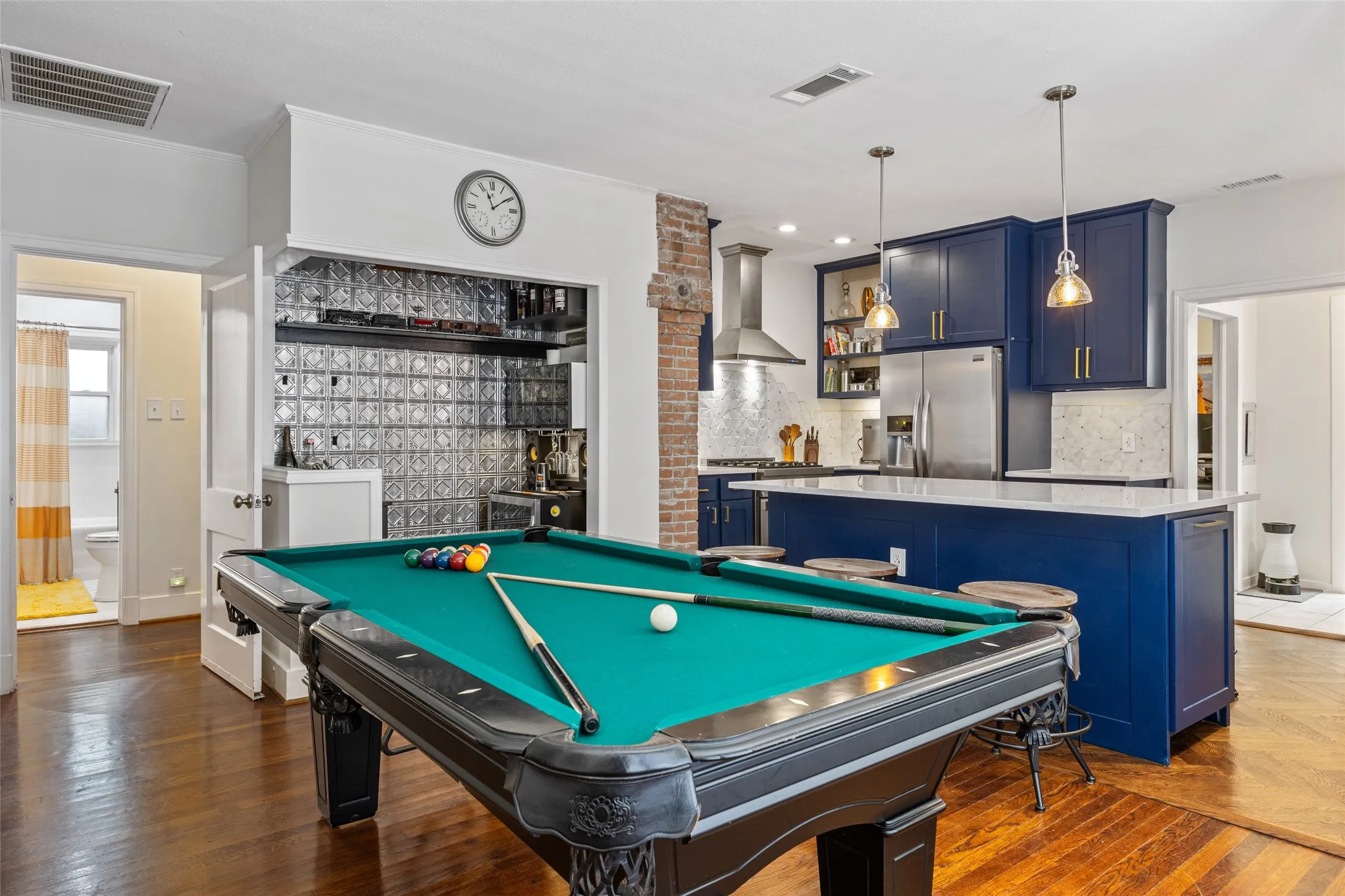 Single Family Residence For Sale in Dallas County , 5207 Mission Avenue, Dallas, Texas 75206, 2 Bedroom, 2 Bathroom, 2 Garage spaces, 1,547 Sqft, built in 1925, Price $829,000, mls#21314419, Real Estate Agent in Dallas, Homes For Sale in Dallas county, Homes For Sale in Dallas, Realtor in Dallas Texas, Real Estate Brokerage Independent Realty Texas, Luminita Cordes Realtor