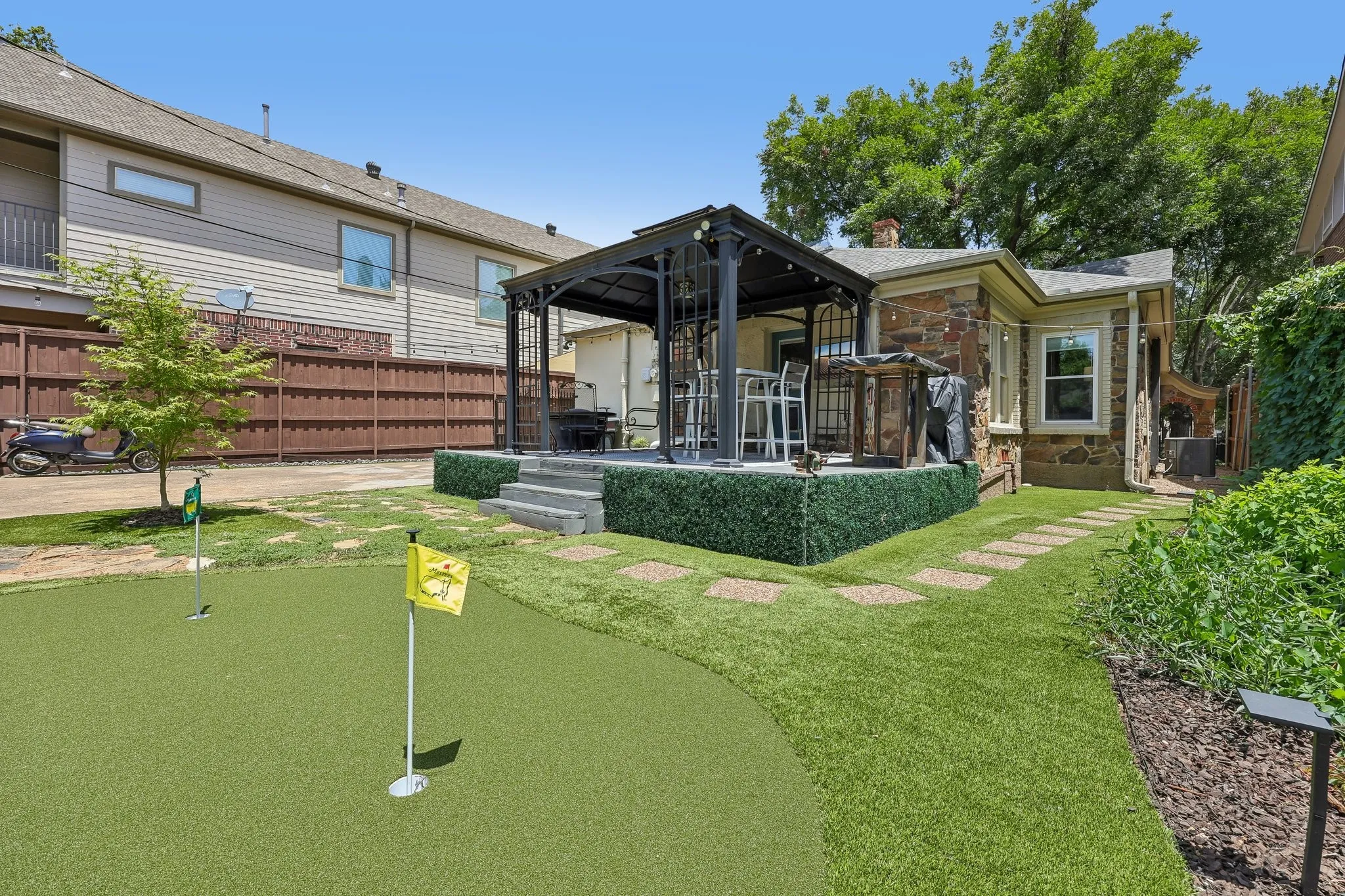 Single Family Residence For Sale in Dallas County , 5207 Mission Avenue, Dallas, Texas 75206, 2 Bedroom, 2 Bathroom, 2 Garage spaces, 1,547 Sqft, built in 1925, Price $829,000, mls#21314419, Real Estate Agent in Dallas, Homes For Sale in Dallas county, Homes For Sale in Dallas, Realtor in Dallas Texas, Real Estate Brokerage Independent Realty Texas, Luminita Cordes Realtor