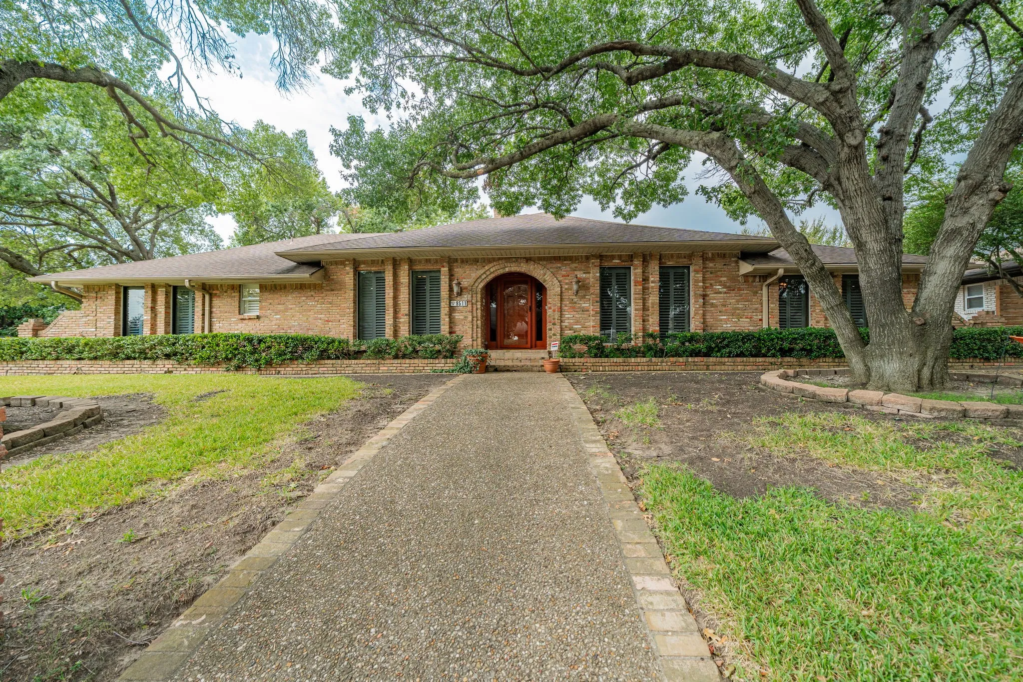 Single Family Residence For Sale in Dallas County , 9511 Fallbrook Drive, Dallas, Texas 75243, 4 Bedroom, 4 Bathroom, 3 Garage spaces, 4,117 Sqft, built in 1973, mls#21320204, Real Estate Agent in Dallas, Homes For Sale in Dallas county, Homes For Sale in Dallas, Realtor in Dallas Texas, Real Estate Brokerage Independent Realty Texas, Luminita Cordes Realtor