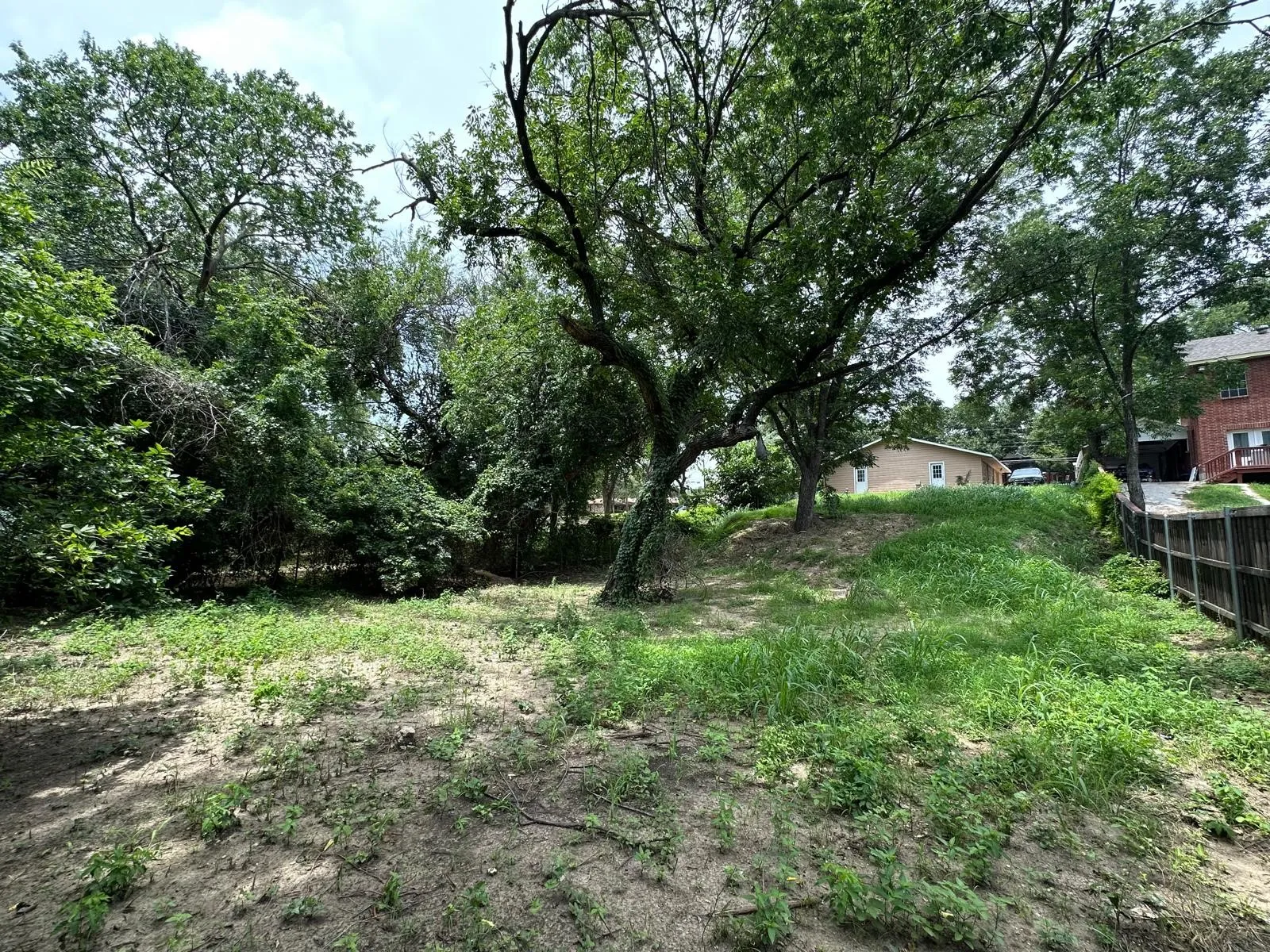 Single Family Residence For Sale in Dallas County , 400 E Shady Grove Road, Irving, Texas 75060, 3 Bedroom, 2 Bathroom, Garage spaces, 1,400 Sqft, built in 1965, mls#21320205, Real Estate Agent in Irving, Homes For Sale in Dallas county, Homes For Sale in Irving, Realtor in Irving Texas, Real Estate Brokerage Independent Realty Texas, Luminita Cordes Realtor