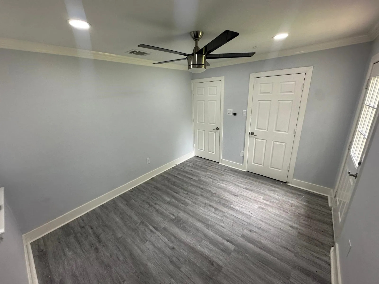 Single Family Residence For Sale in Dallas County , 400 E Shady Grove Road, Irving, Texas 75060, 3 Bedroom, 2 Bathroom, Garage spaces, 1,400 Sqft, built in 1965, mls#21320205, Real Estate Agent in Irving, Homes For Sale in Dallas county, Homes For Sale in Irving, Realtor in Irving Texas, Real Estate Brokerage Independent Realty Texas, Luminita Cordes Realtor