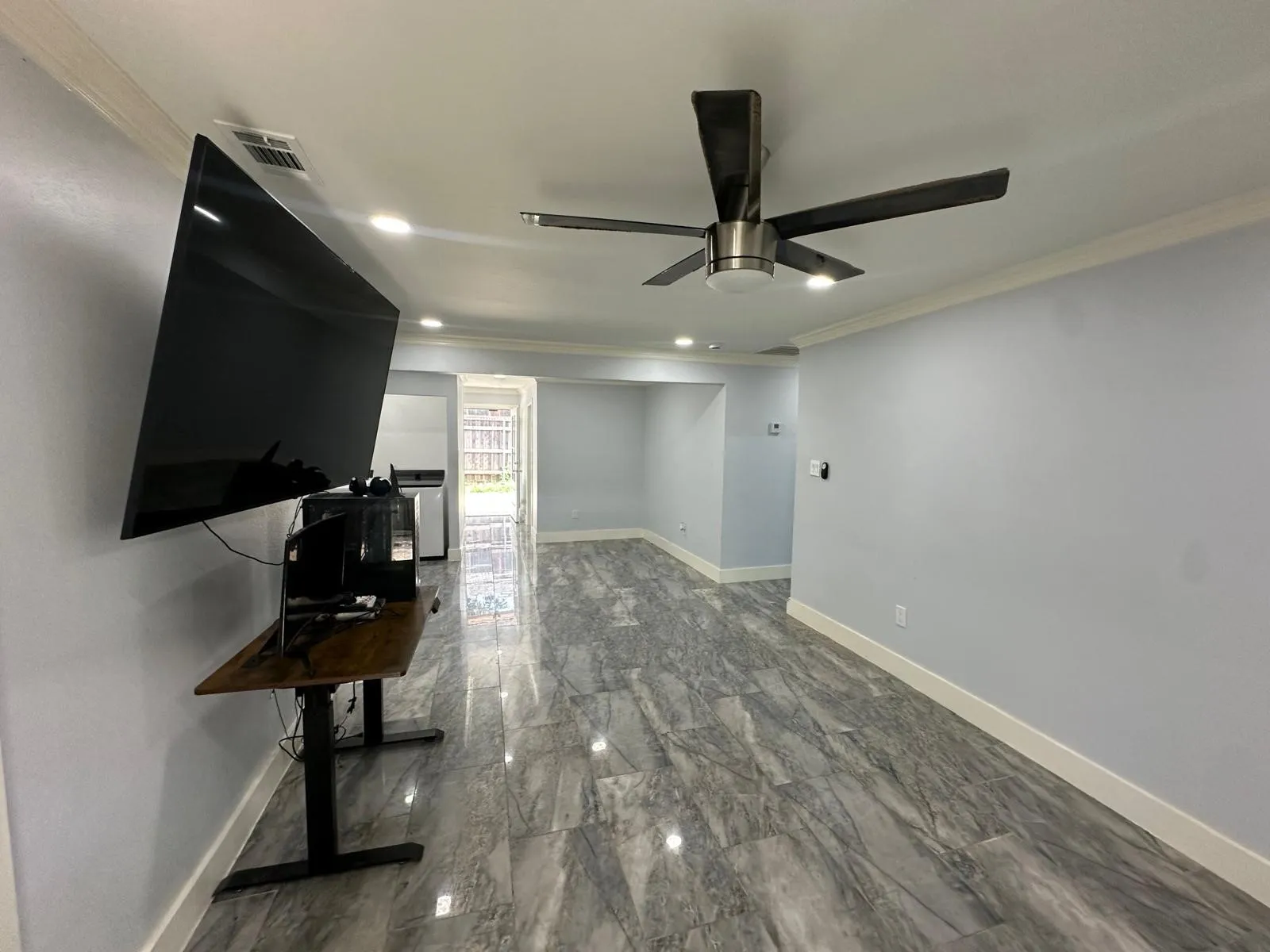 Single Family Residence For Sale in Dallas County , 400 E Shady Grove Road, Irving, Texas 75060, 3 Bedroom, 2 Bathroom, Garage spaces, 1,400 Sqft, built in 1965, mls#21320205, Real Estate Agent in Irving, Homes For Sale in Dallas county, Homes For Sale in Irving, Realtor in Irving Texas, Real Estate Brokerage Independent Realty Texas, Luminita Cordes Realtor
