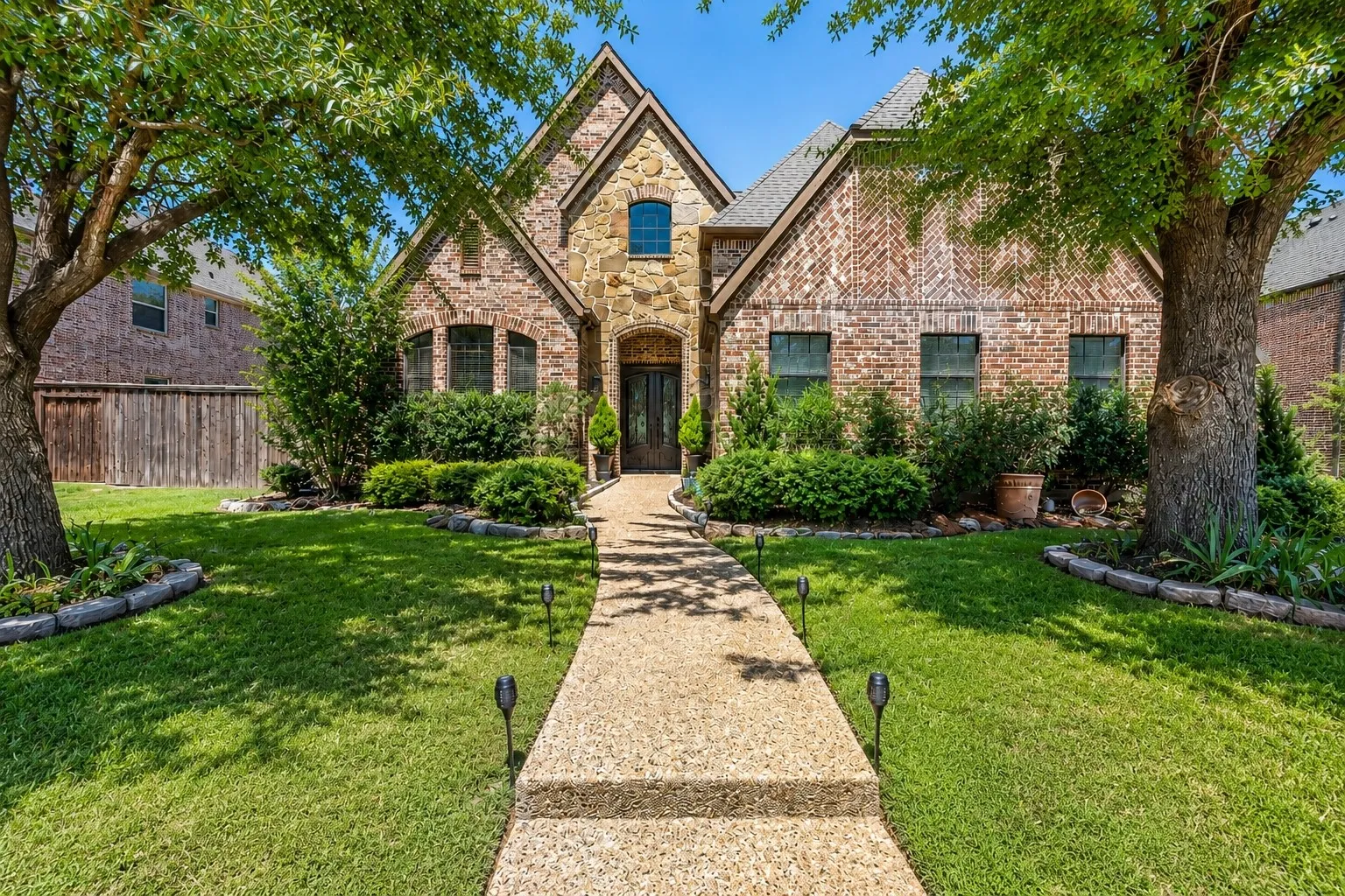 Single Family Residence For Sale in Collin County , 11058 Wellshire Lane, Frisco, Texas 75035, 5 Bedroom, 4 Bathroom, Garage spaces, 4,616 Sqft, built in 2007, mls#21317811, Real Estate Agent in Frisco, Homes For Sale in Collin county, Homes For Sale in Frisco, Realtor in Frisco Texas, Real Estate Brokerage Independent Realty Texas, Luminita Cordes Realtor