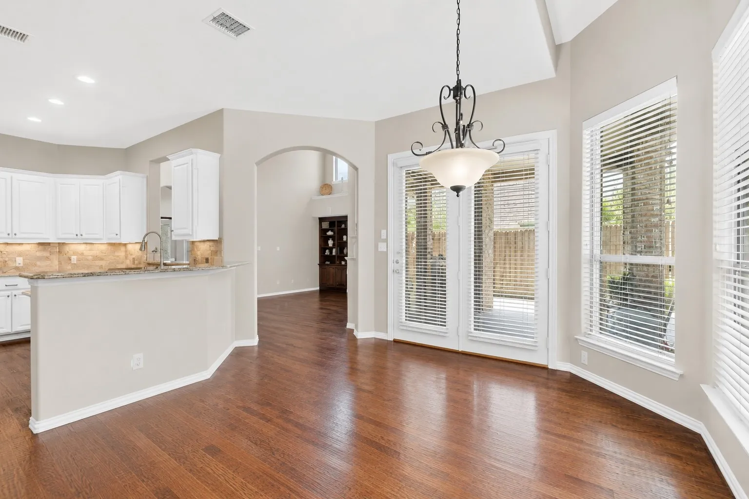 Single Family Residence For Sale in Collin County , 11058 Wellshire Lane, Frisco, Texas 75035, 5 Bedroom, 4 Bathroom, Garage spaces, 4,616 Sqft, built in 2007, mls#21317811, Real Estate Agent in Frisco, Homes For Sale in Collin county, Homes For Sale in Frisco, Realtor in Frisco Texas, Real Estate Brokerage Independent Realty Texas, Luminita Cordes Realtor
