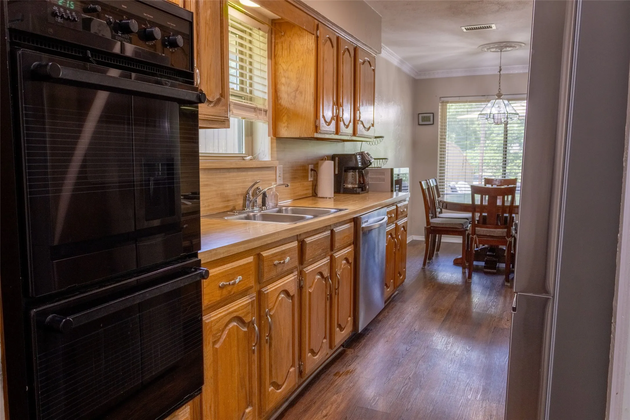 Single Family Residence For Sale in Dallas County , 315 Dow Ross Boulevard, Duncanville, Texas 75116, 3 Bedroom, 2 Bathroom, 2 Garage spaces, 1,538 Sqft, built in 1981, mls#21320216, Real Estate Agent in Duncanville, Homes For Sale in Dallas county, Homes For Sale in Duncanville, Realtor in Duncanville Texas, Real Estate Brokerage Independent Realty Texas, Luminita Cordes Realtor