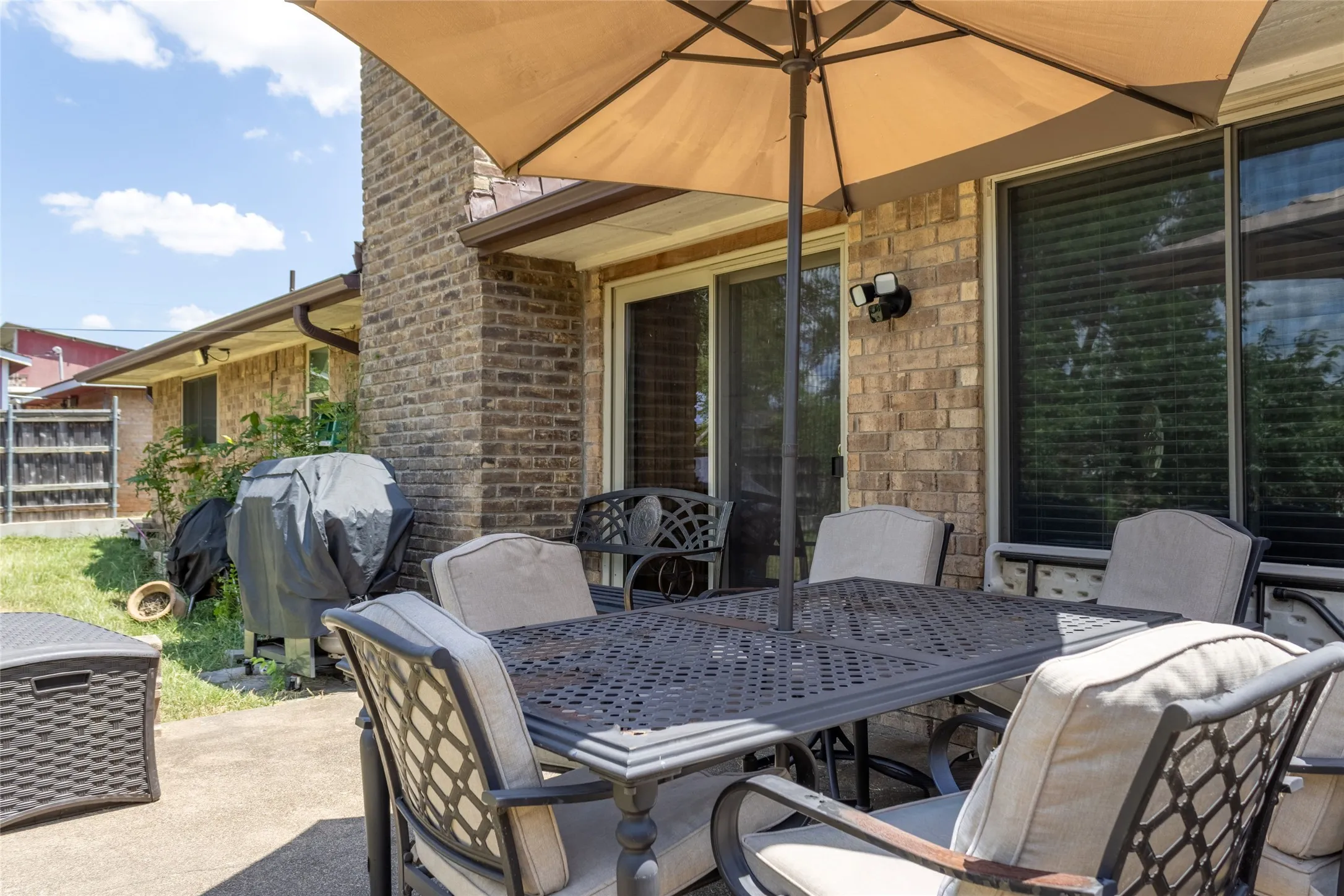 Single Family Residence For Sale in Dallas County , 315 Dow Ross Boulevard, Duncanville, Texas 75116, 3 Bedroom, 2 Bathroom, 2 Garage spaces, 1,538 Sqft, built in 1981, mls#21320216, Real Estate Agent in Duncanville, Homes For Sale in Dallas county, Homes For Sale in Duncanville, Realtor in Duncanville Texas, Real Estate Brokerage Independent Realty Texas, Luminita Cordes Realtor